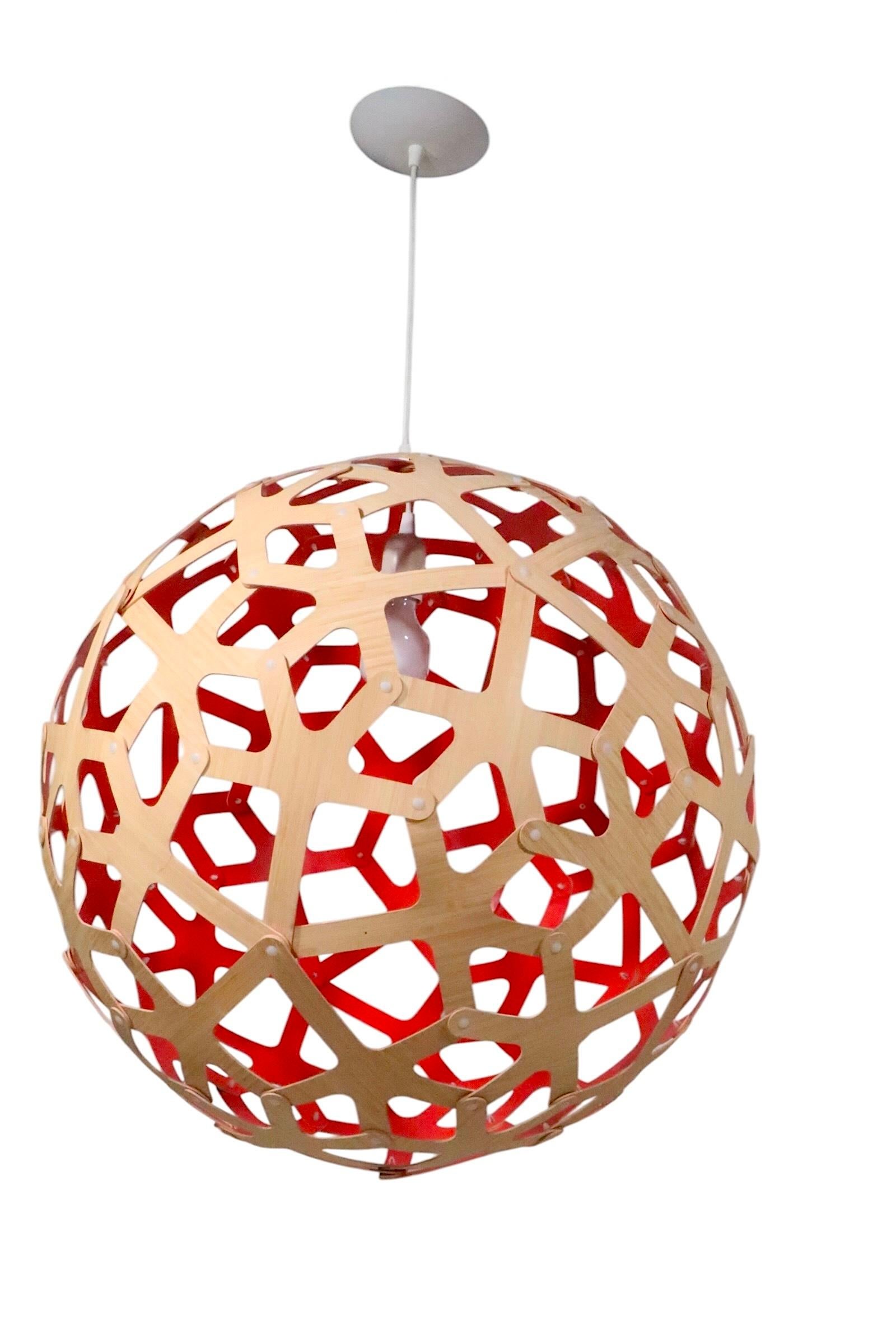 Lustre architectural à boules de couleur corail de David Trubridge en vente 1