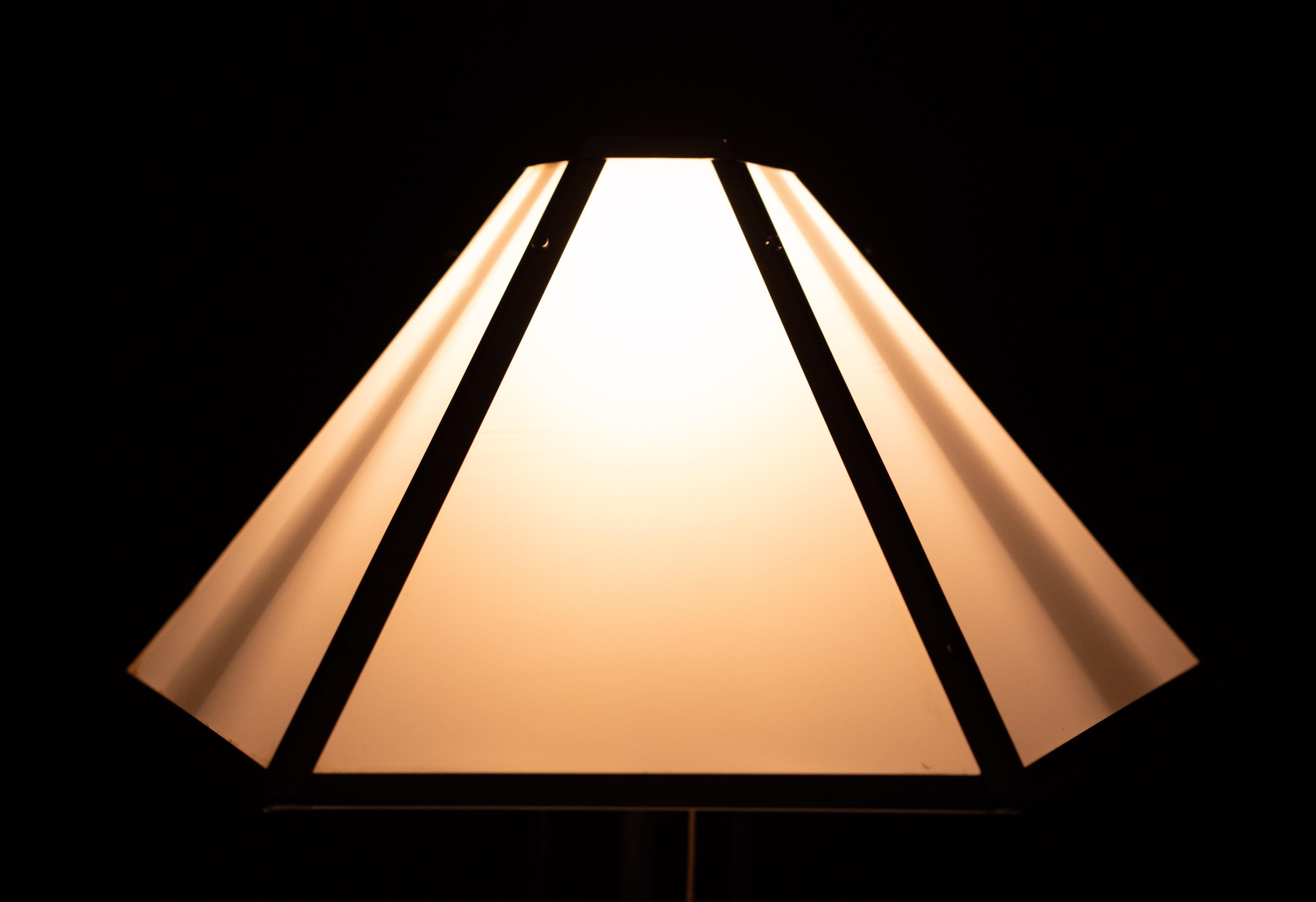 Lampe de table architecturale post-moderne des années 1970   en vente 6