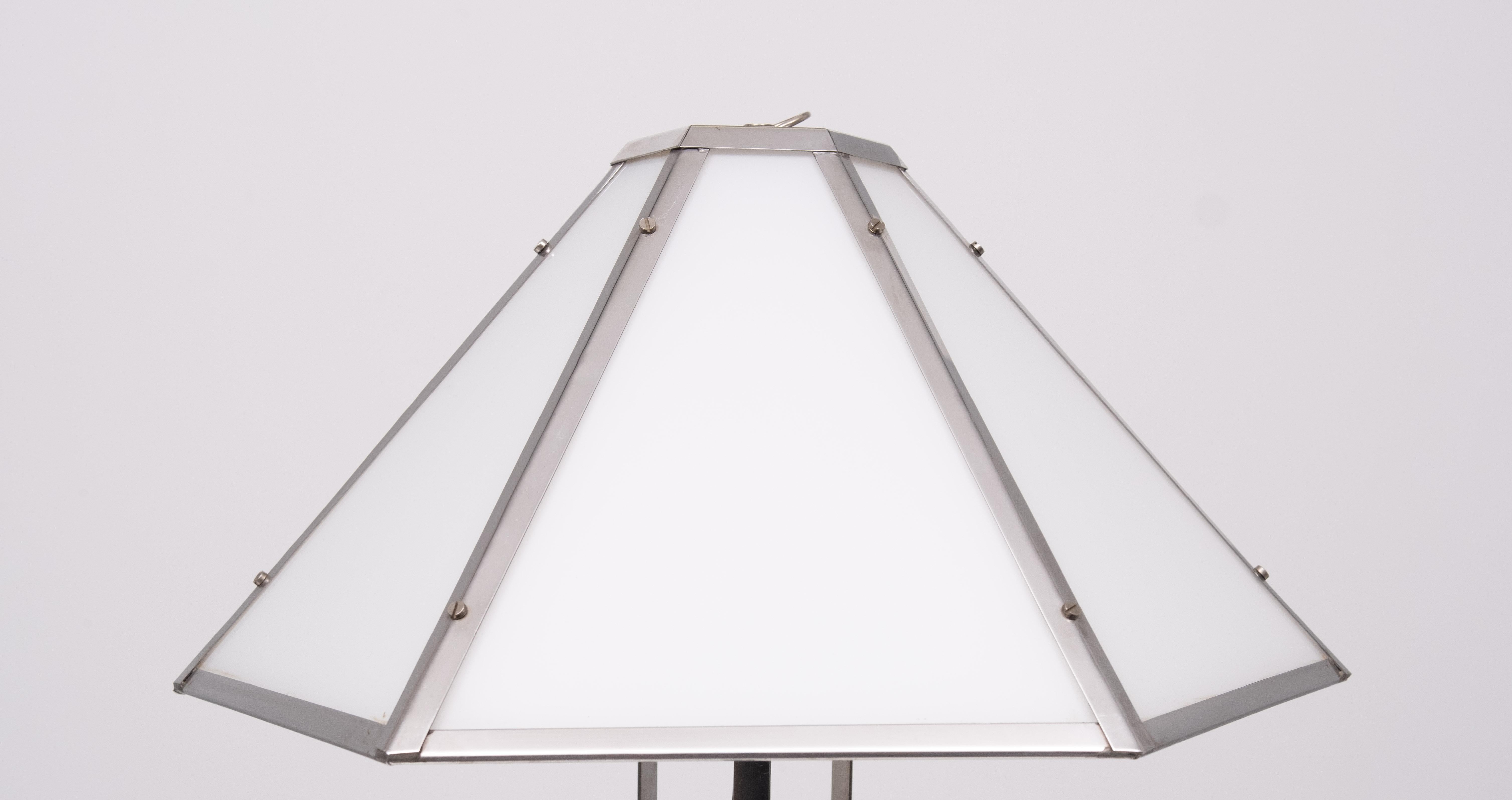Néerlandais Lampe de table architecturale post-moderne des années 1970   en vente