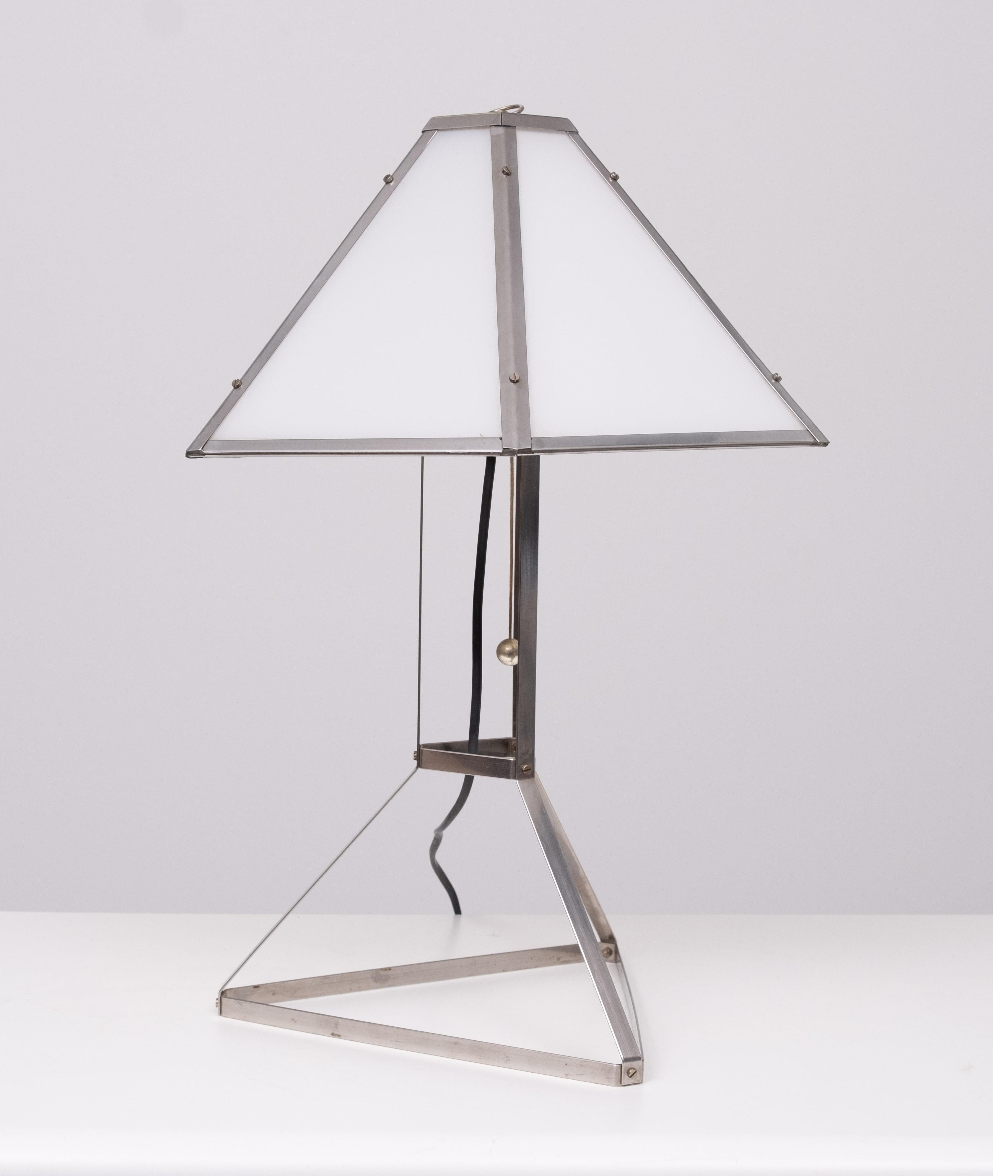 Fin du 20e siècle Lampe de table architecturale post-moderne des années 1970   en vente