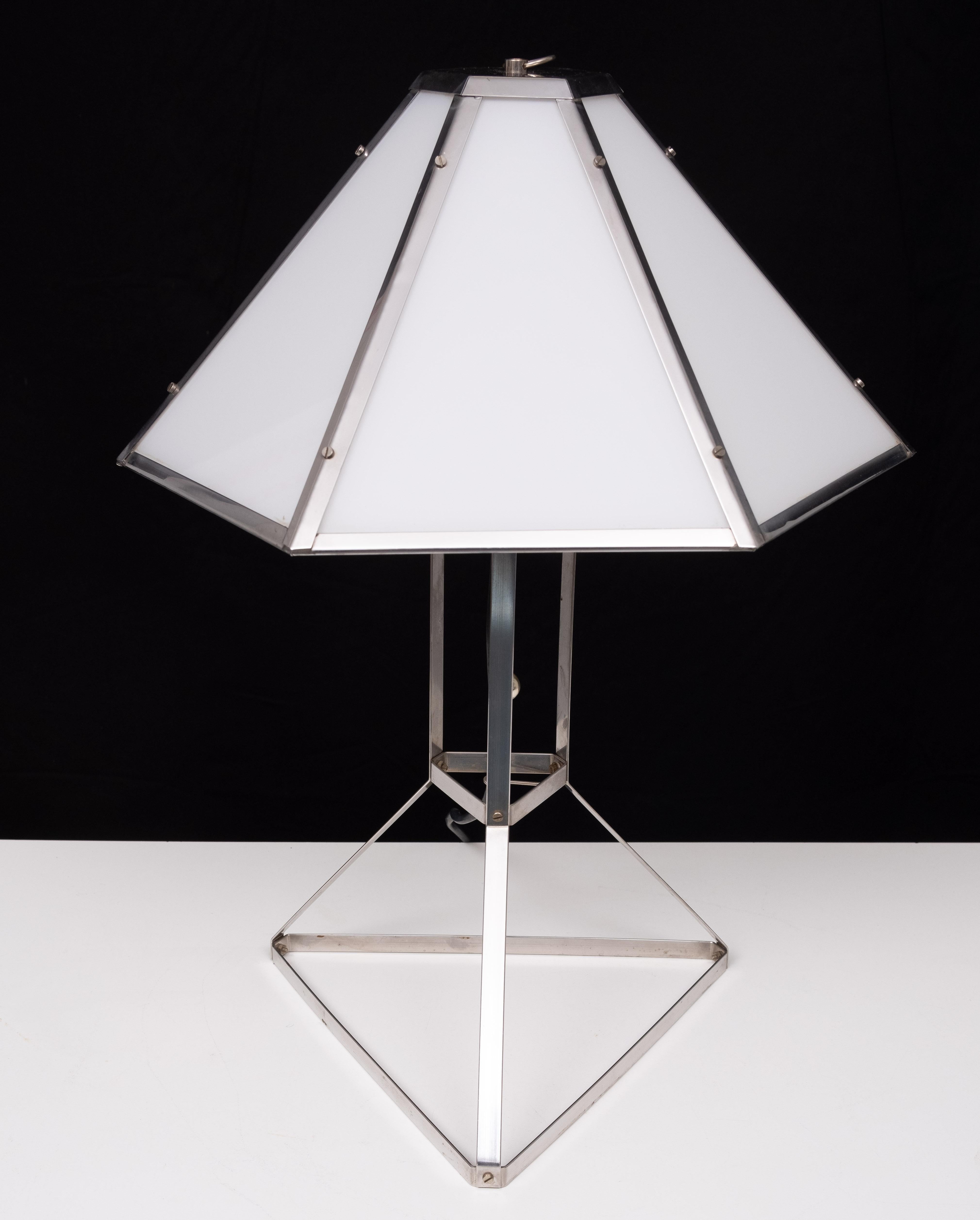 Lampe de table architecturale post-moderne des années 1970   en vente 1