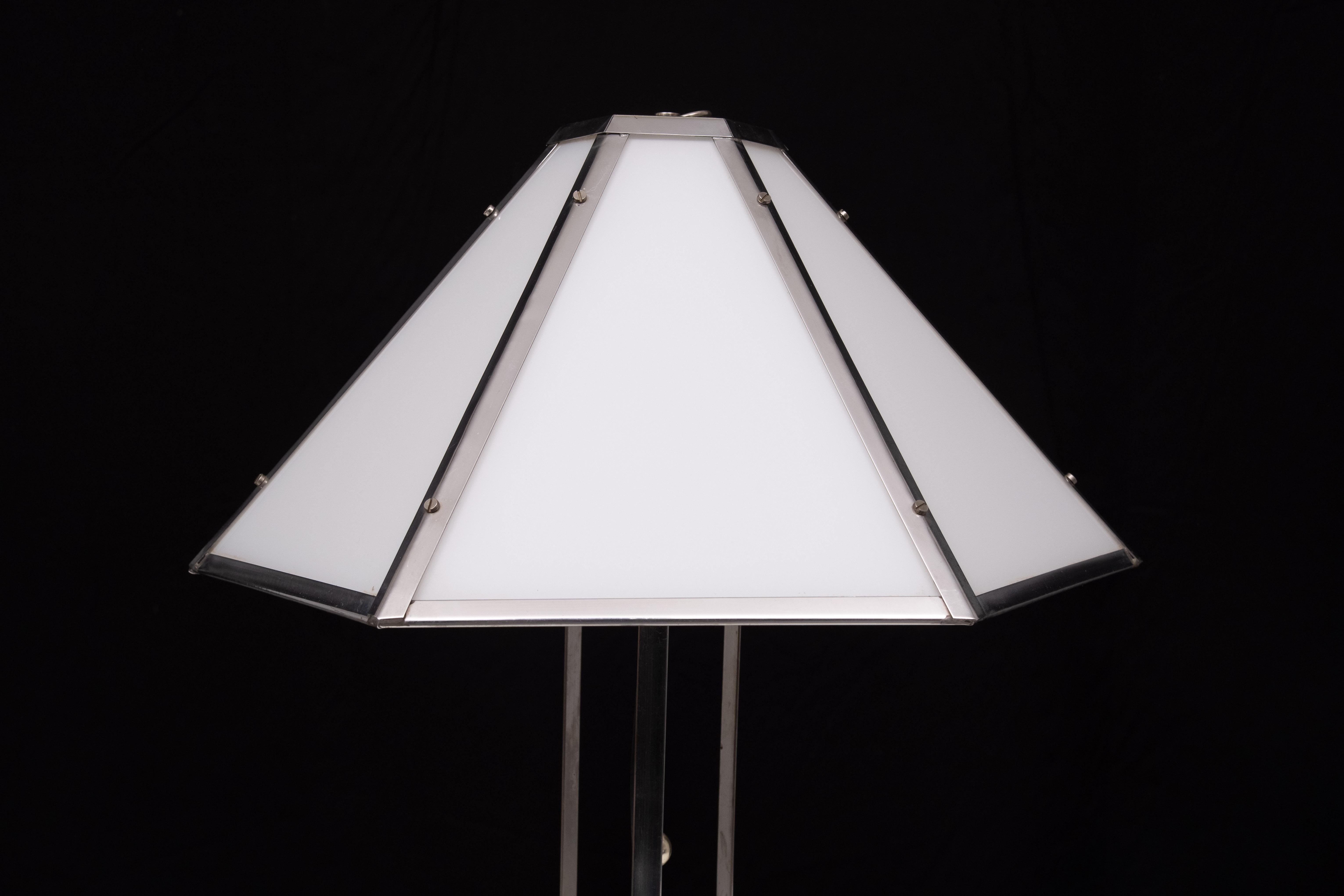 Lampe de table architecturale post-moderne des années 1970   en vente 2