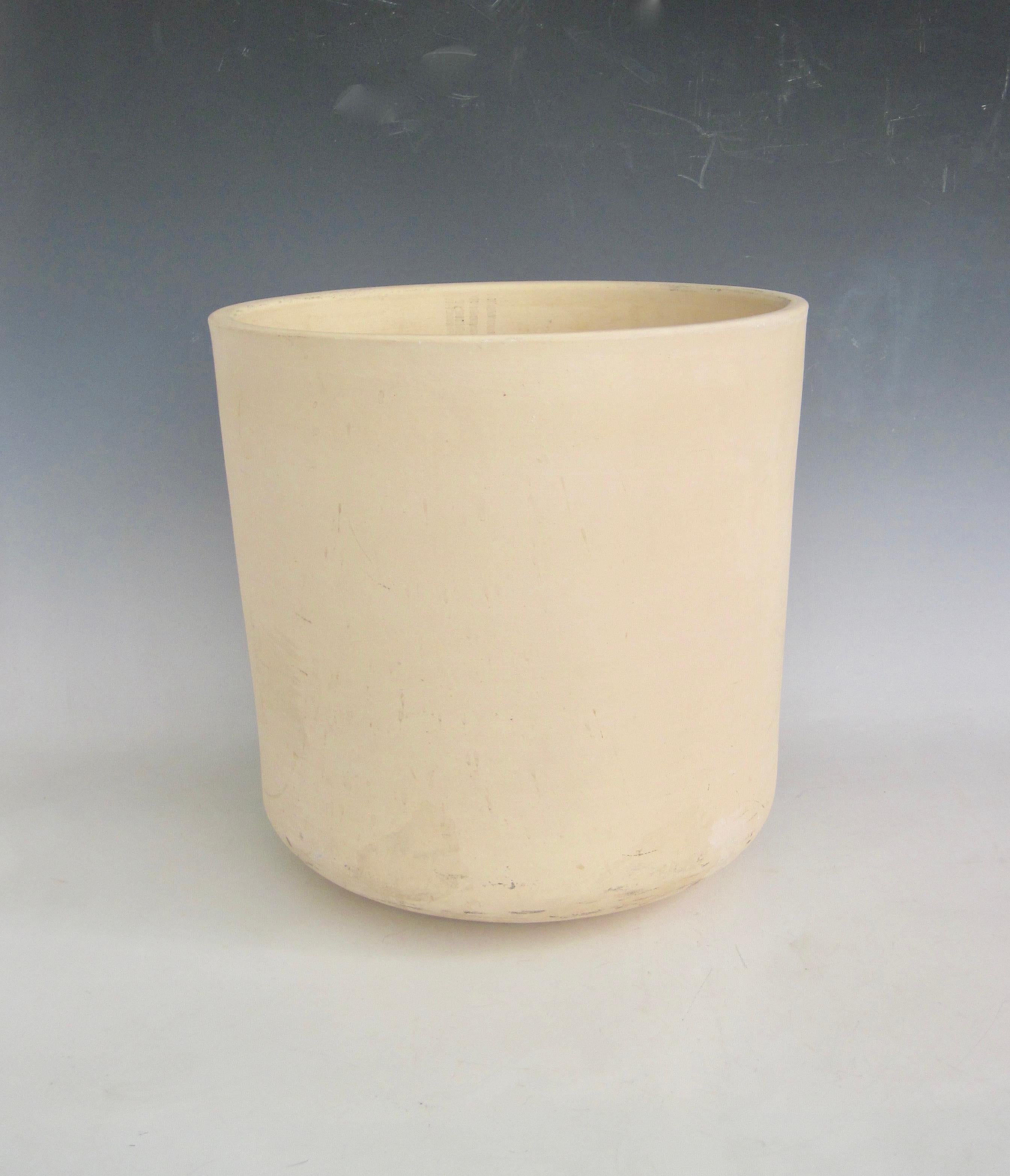 Mid-Century Modern Architectural Pottery Bisque Lt-15 Planter by Malcolm Leland California Modern For Sale