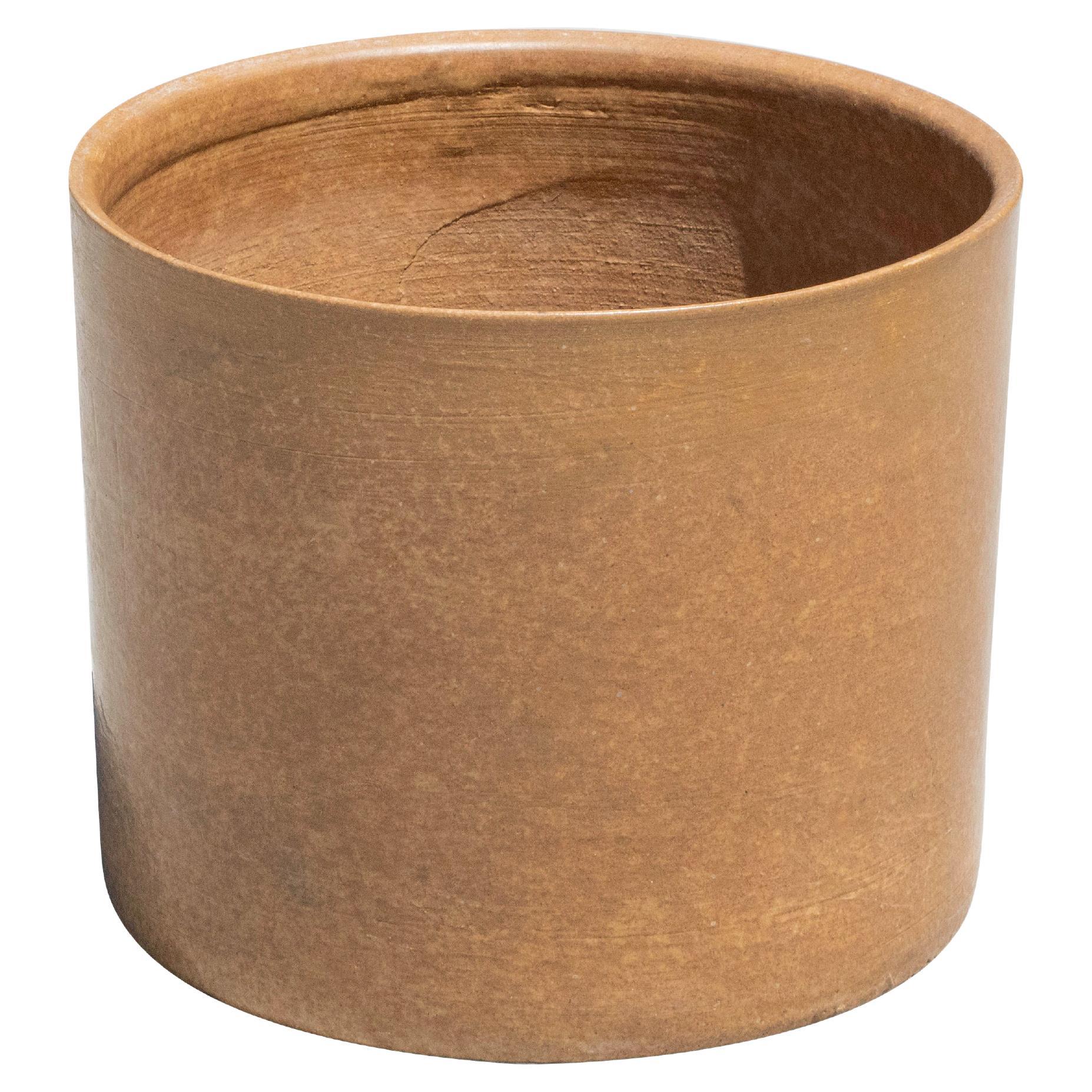 Fioriera cilindrica Architectural Pottery con smalto ocra in vendita