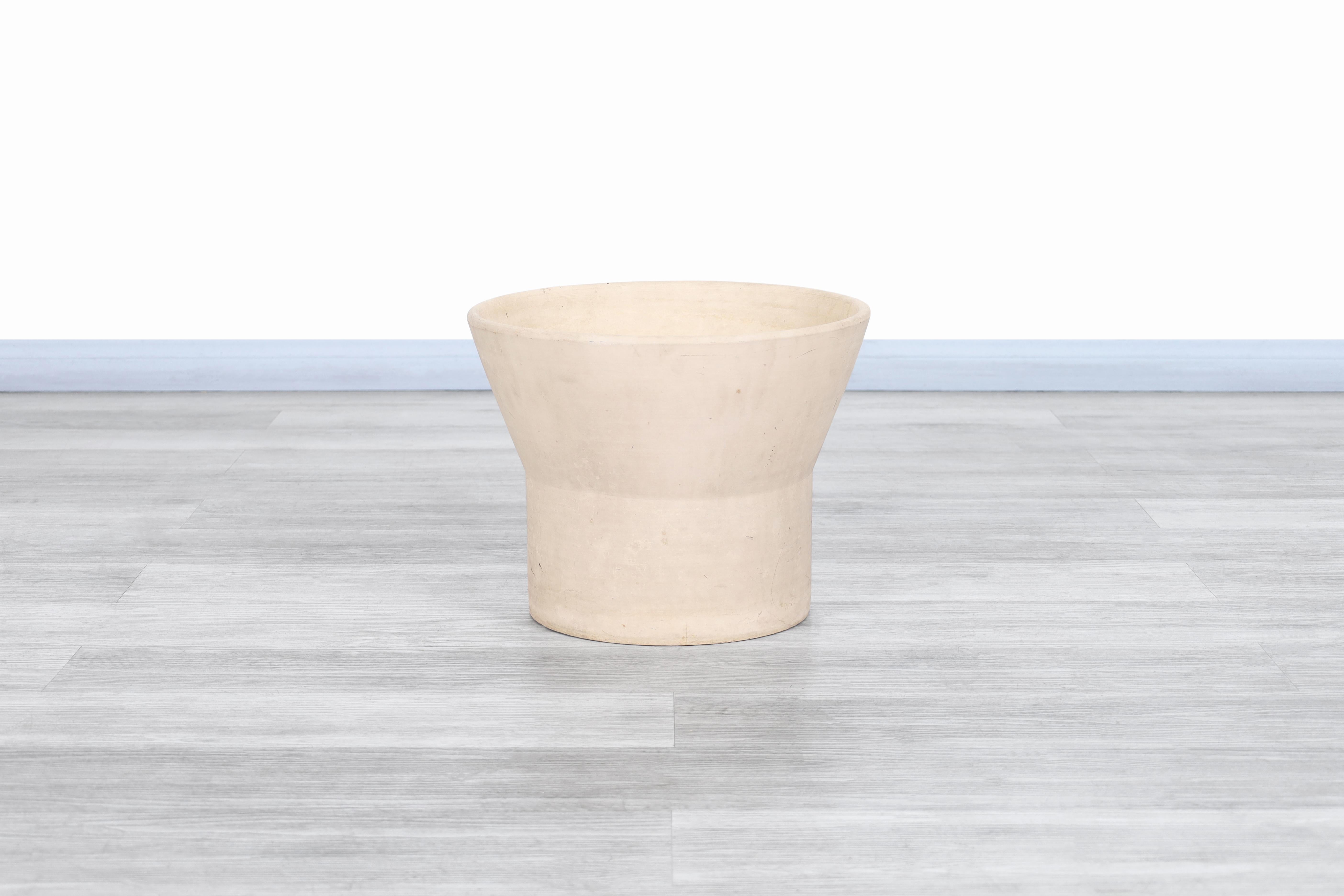 Exceptional ceramic planter model “M-2” designed by Paul McCobb for Architectural Pottery in the United States, circa 1960s. This planter has a shape that starts from a narrow neck and expands its lines tracing an even wider contour at the top. It