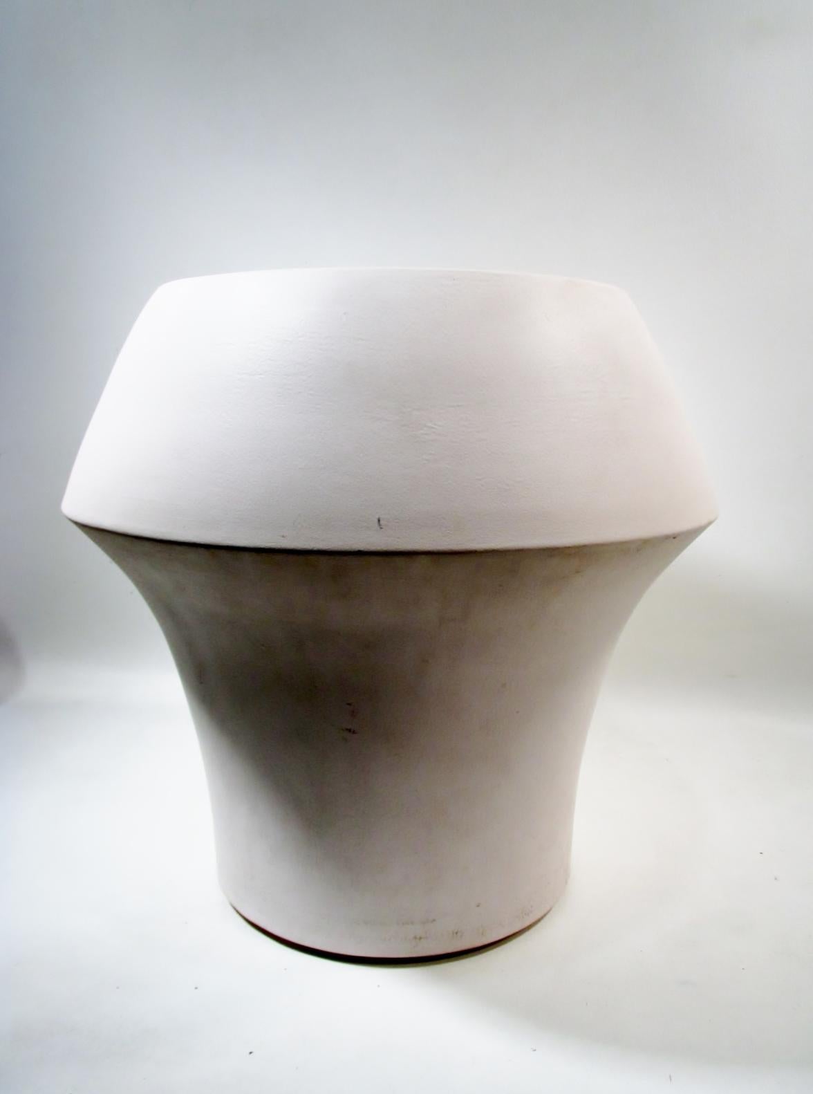 A scarce Marilyn Kay Austin designed for Architectural Pottery low planter. Approximate 14” tall and 15” diameter with a matte off white glaze finish and original protective cork ring to base.

Condition is very good to excellent overall showing a