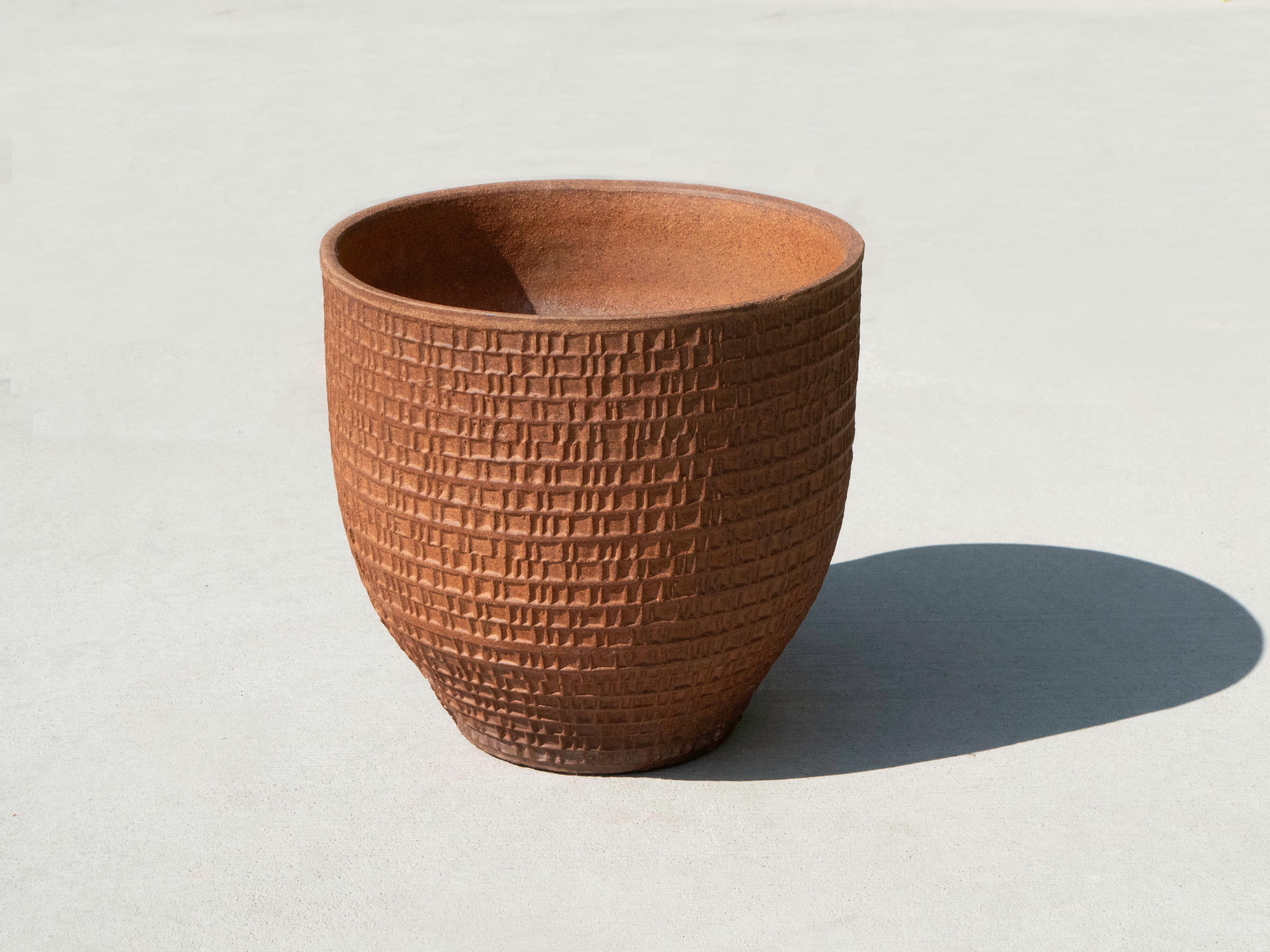 Jardinière à clochettes Architectural Pottery avec un motif 