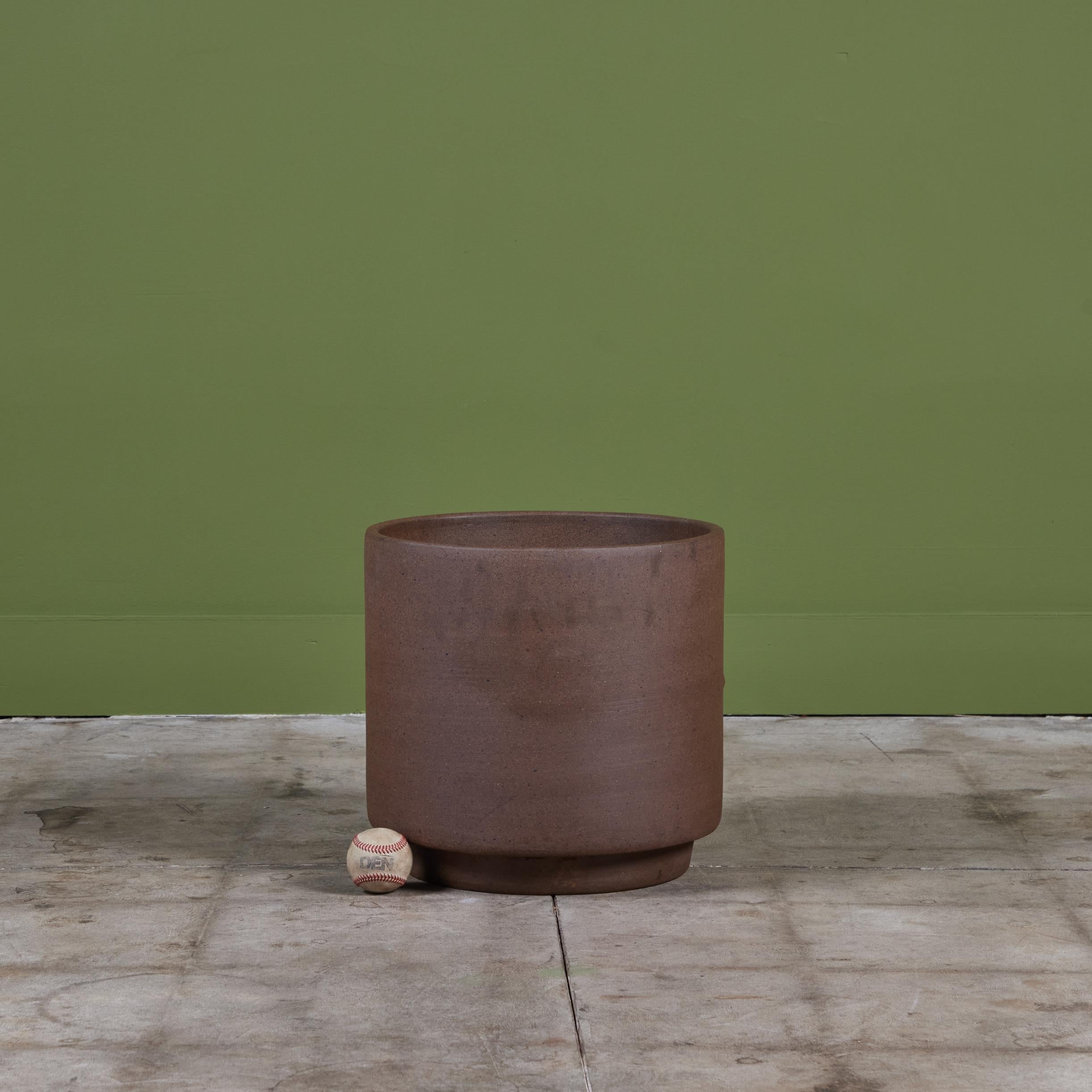 Mid-Century Modern Jardinière cylindrique en grès d'Architectural Pottery en vente