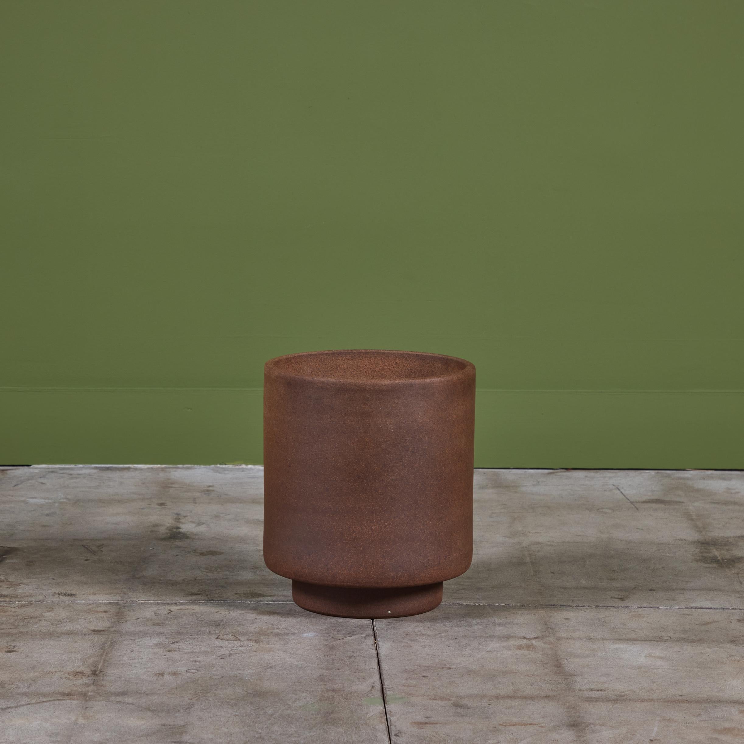 20ième siècle Jardinière cylindrique en grès d'Architectural Pottery en vente