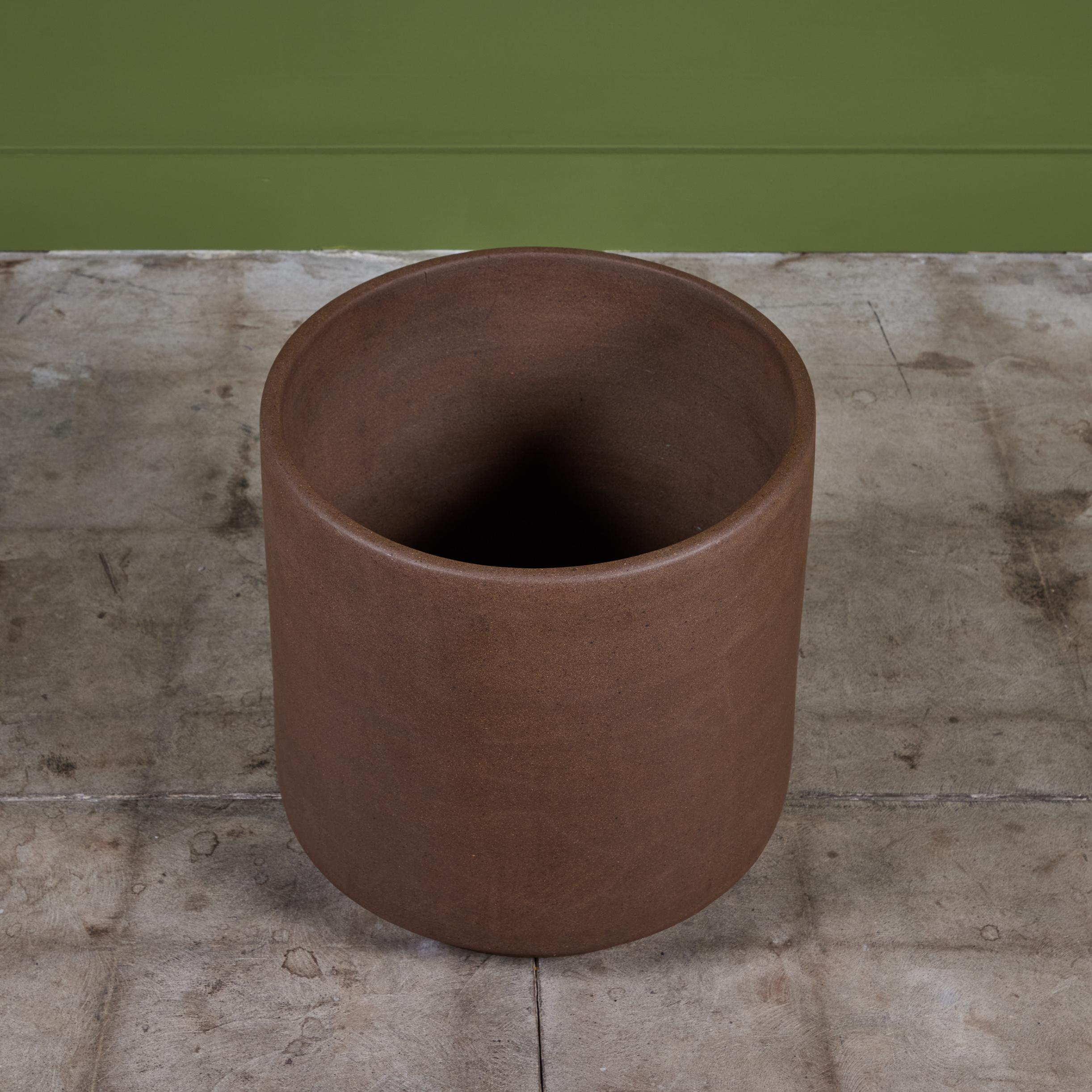 Jardinière cylindrique en grès d'Architectural Pottery en vente 1