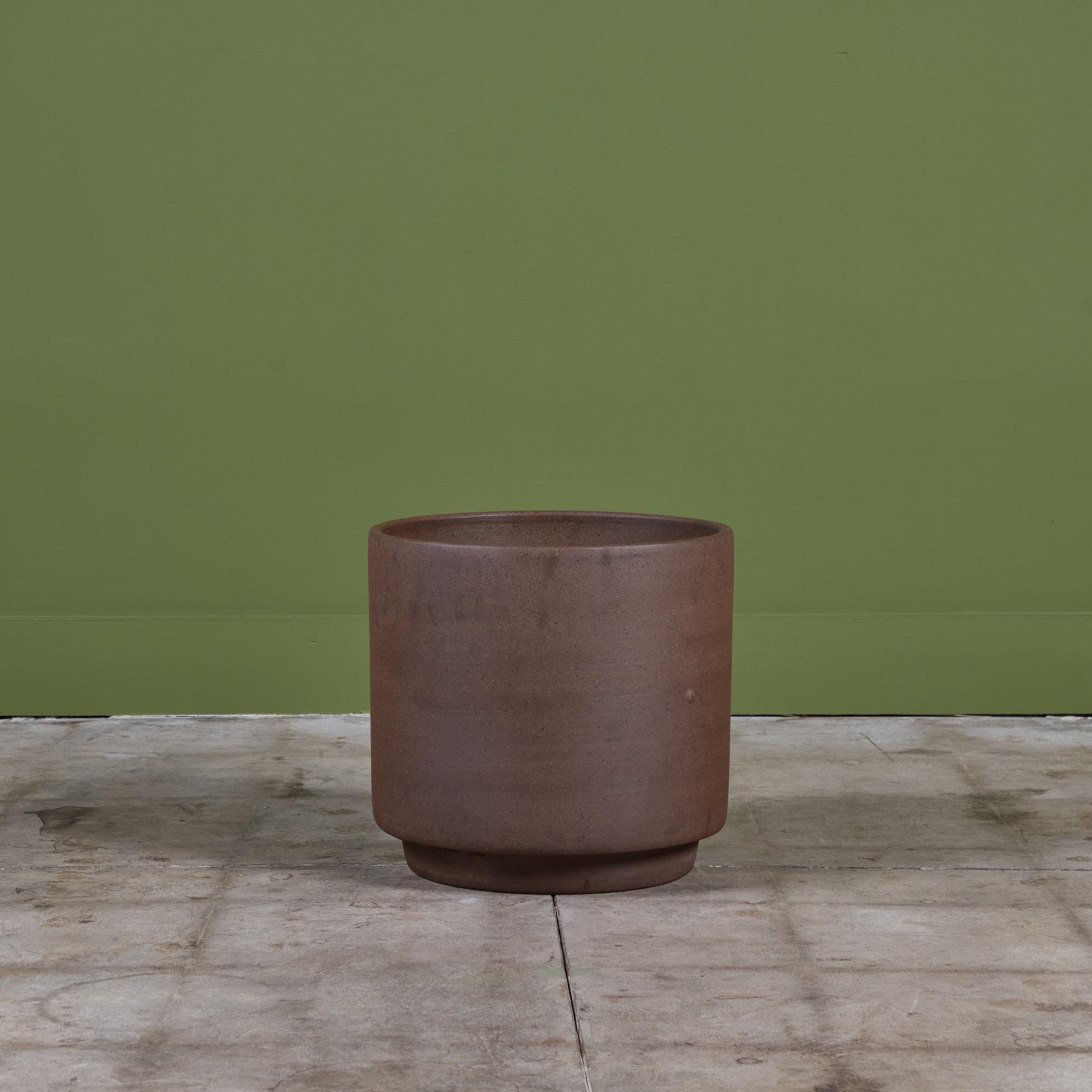 Jardinière cylindrique en grès d'Architectural Pottery en vente 1