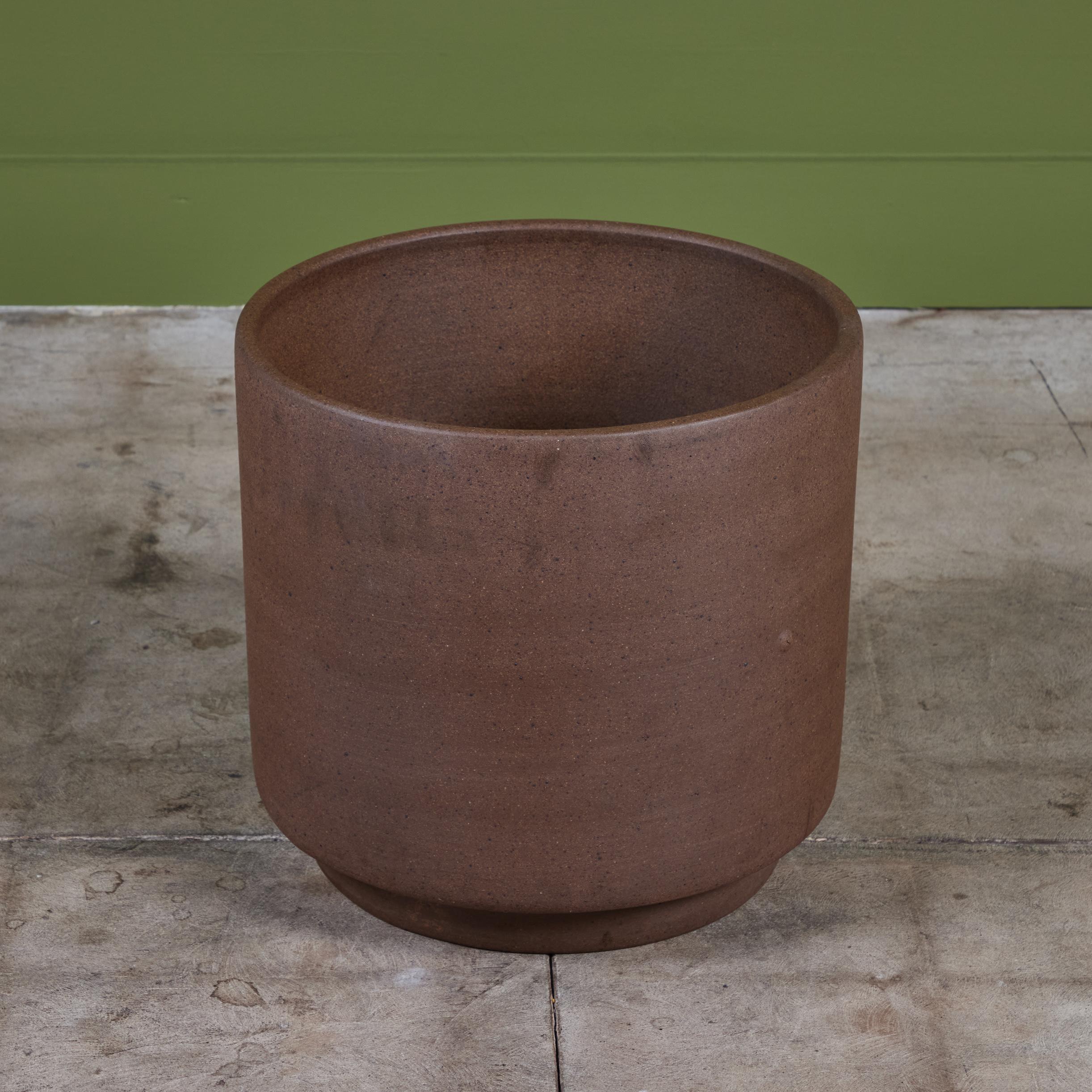 Jardinière cylindrique en grès d'Architectural Pottery en vente 2