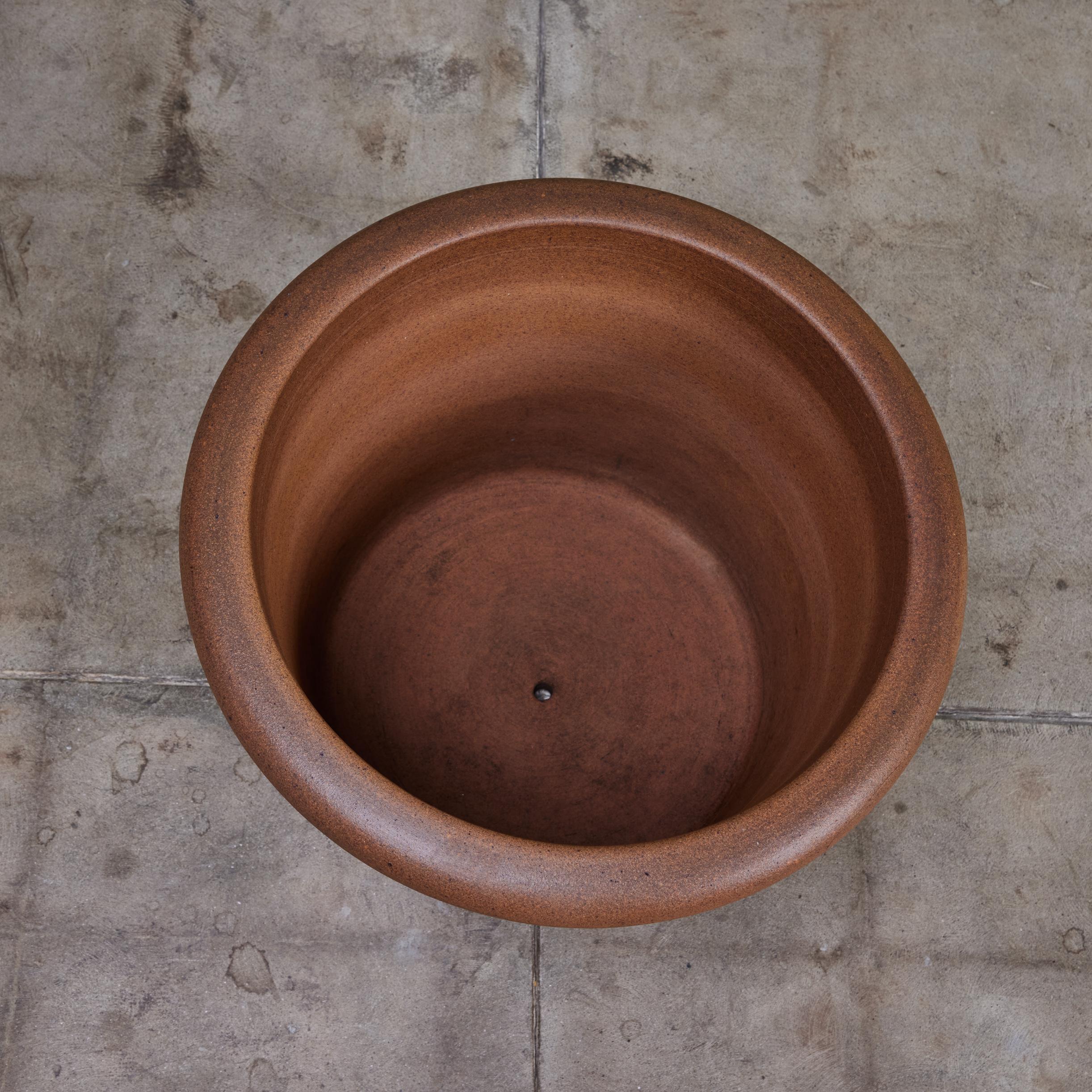 Architectural Pottery Pflanzgefäß aus Steingut im Angebot 5