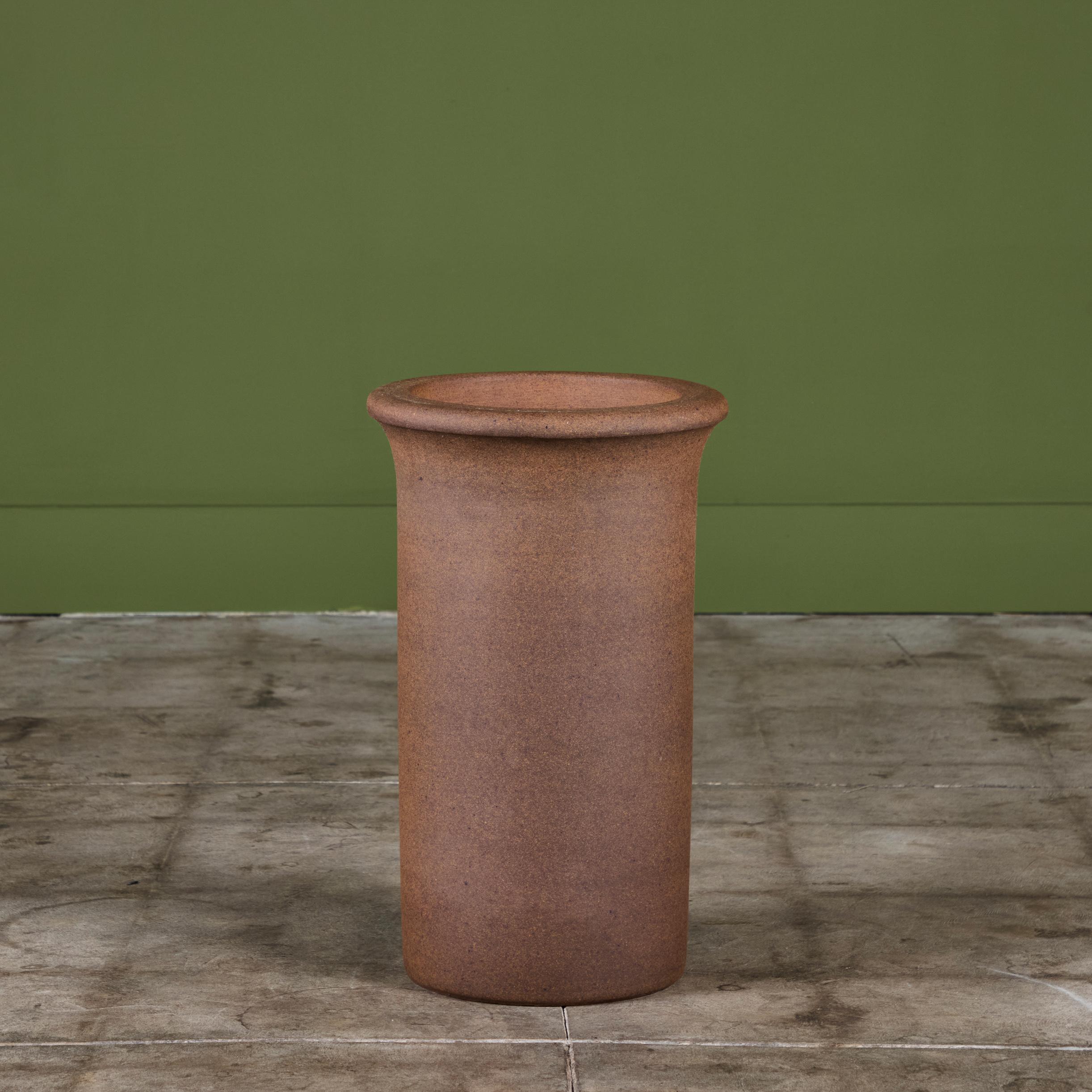 Architectural Pottery Poterie en grès Tulip Planter ou Umbrella Stand Excellent état - En vente à Los Angeles, CA