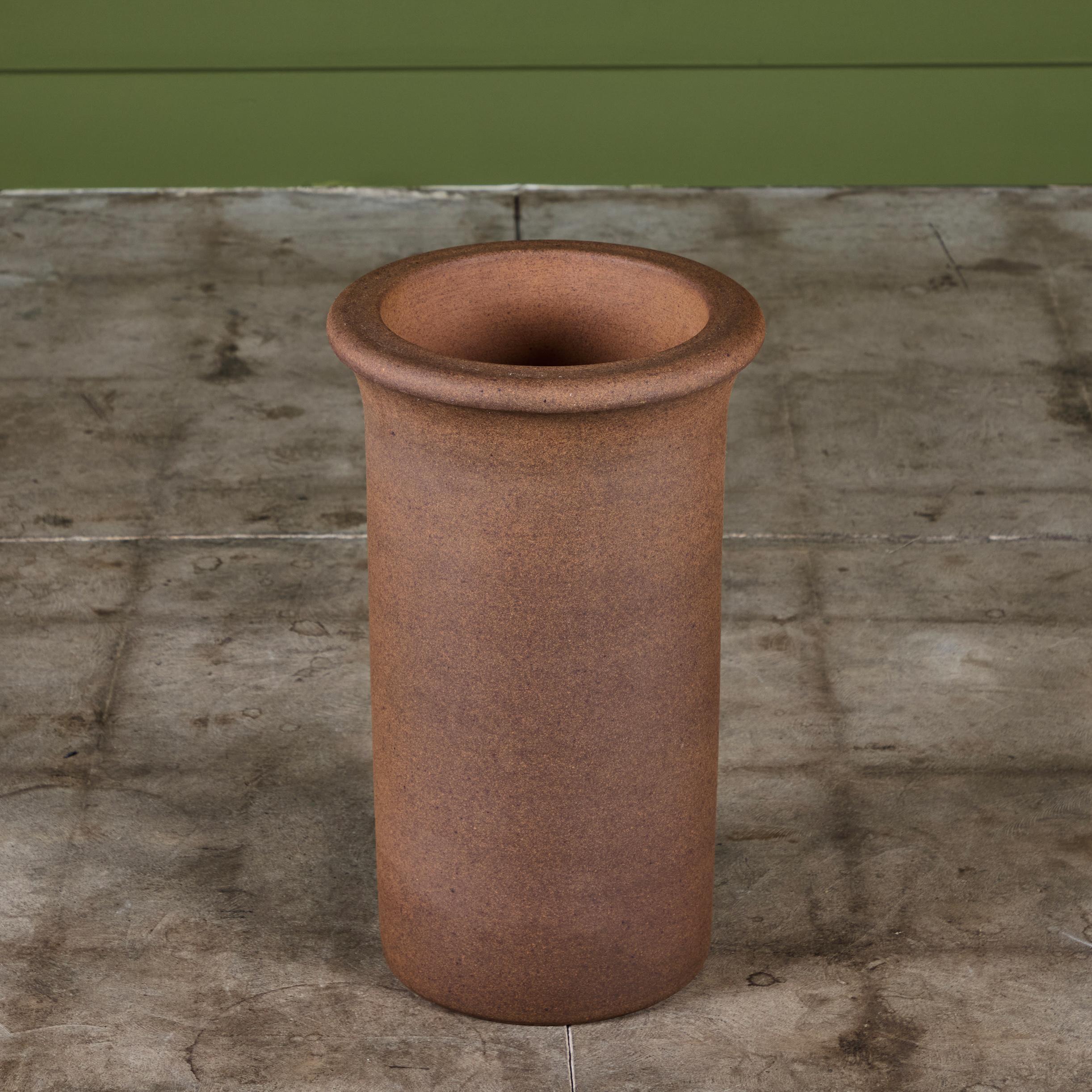 20ième siècle Architectural Pottery Poterie en grès Tulip Planter ou Umbrella Stand en vente