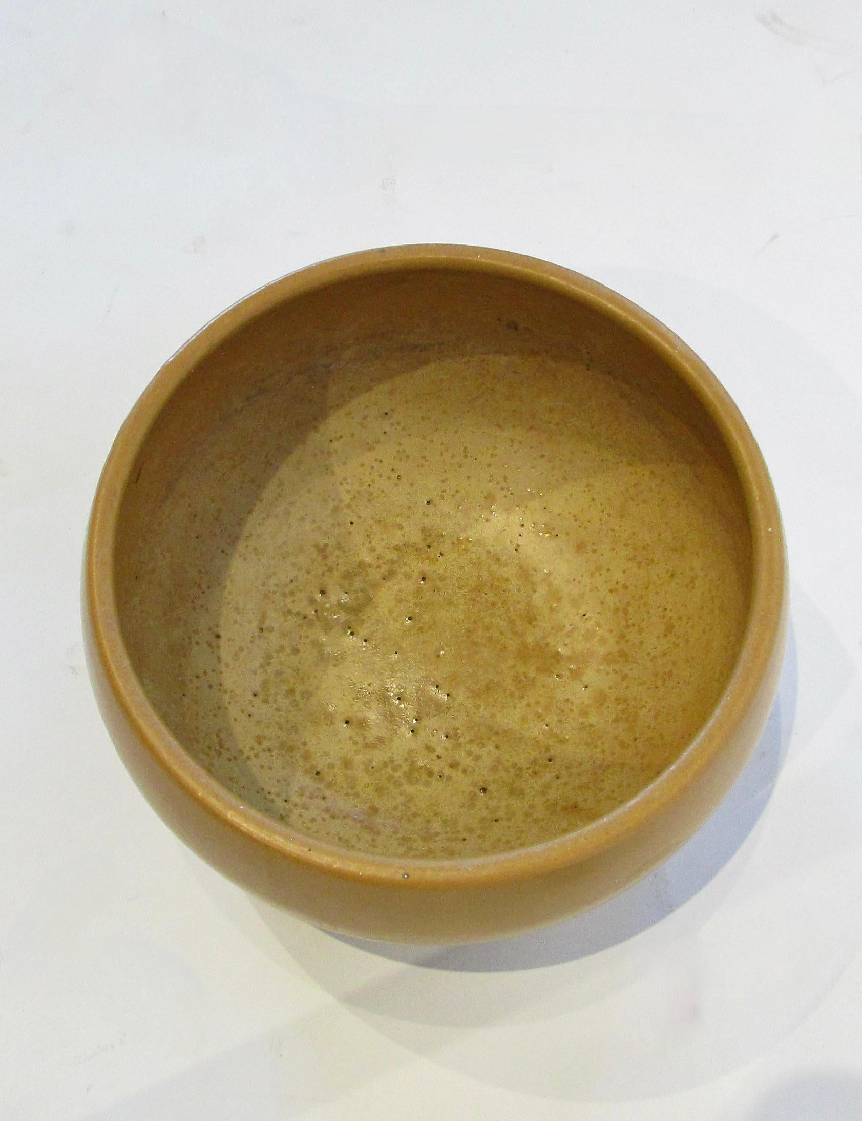 Architectural Pottery Stil California modernen goldenen Ocker Pflanzgefäß Topf im Angebot 2