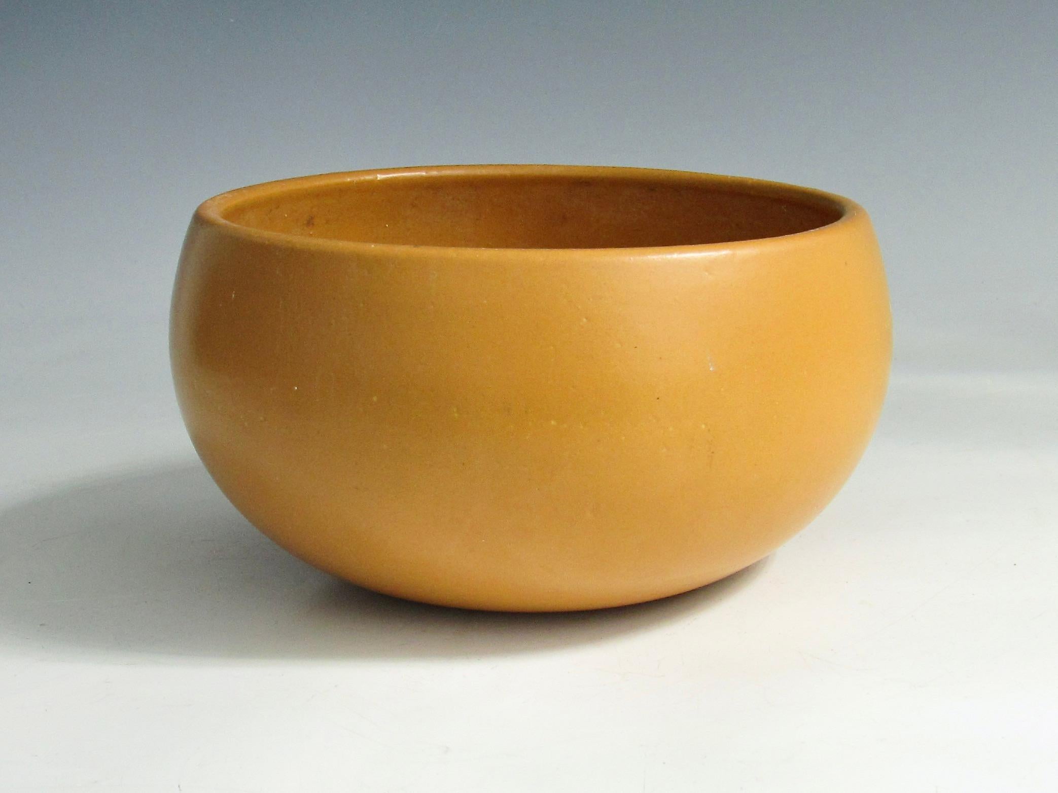 Architectural Pottery Stil California modernen goldenen Ocker Pflanzgefäß Topf (Moderne der Mitte des Jahrhunderts) im Angebot