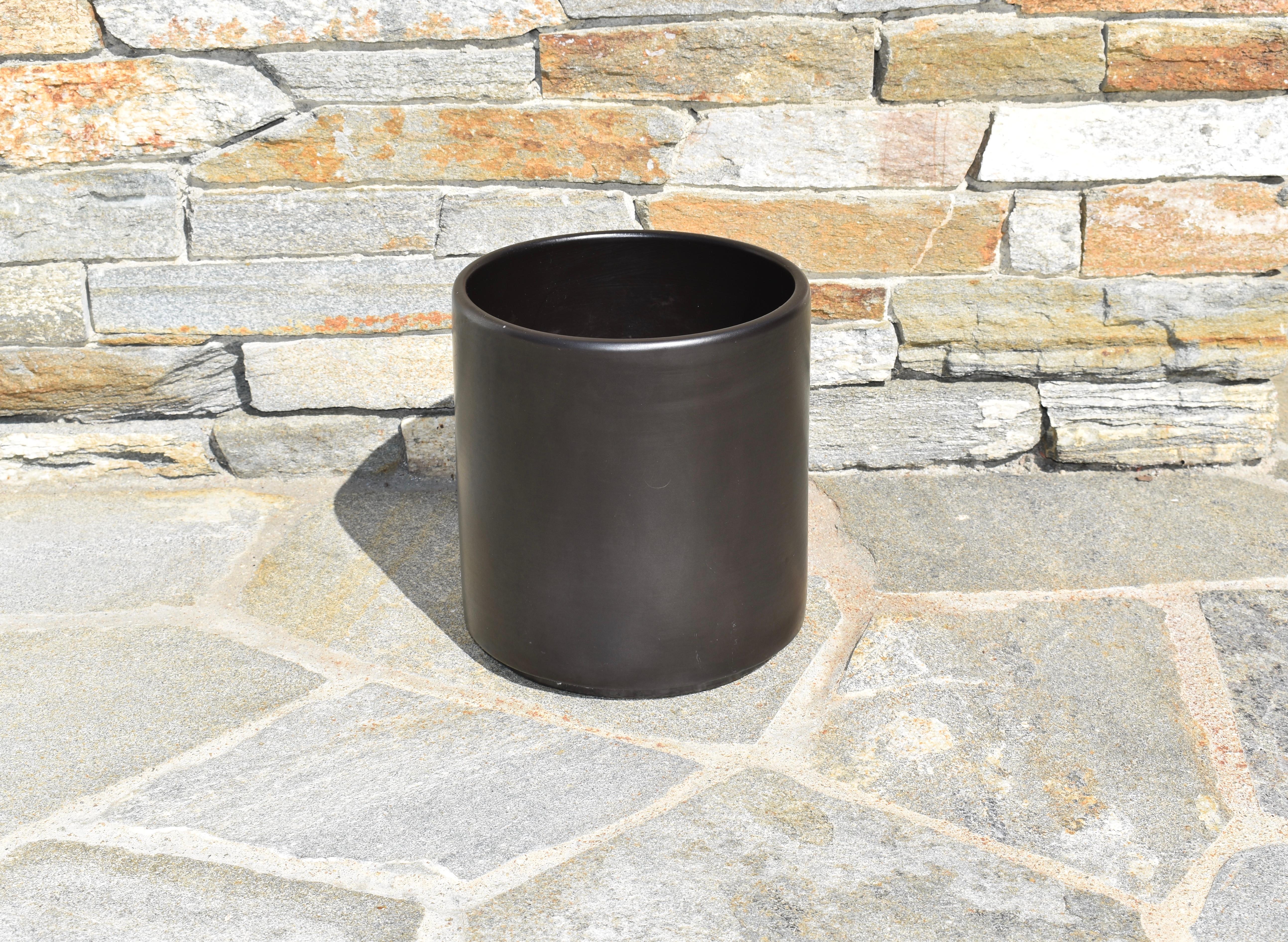 Glazed Gainey AC-8 Matte Black Planter Pot For Sale
