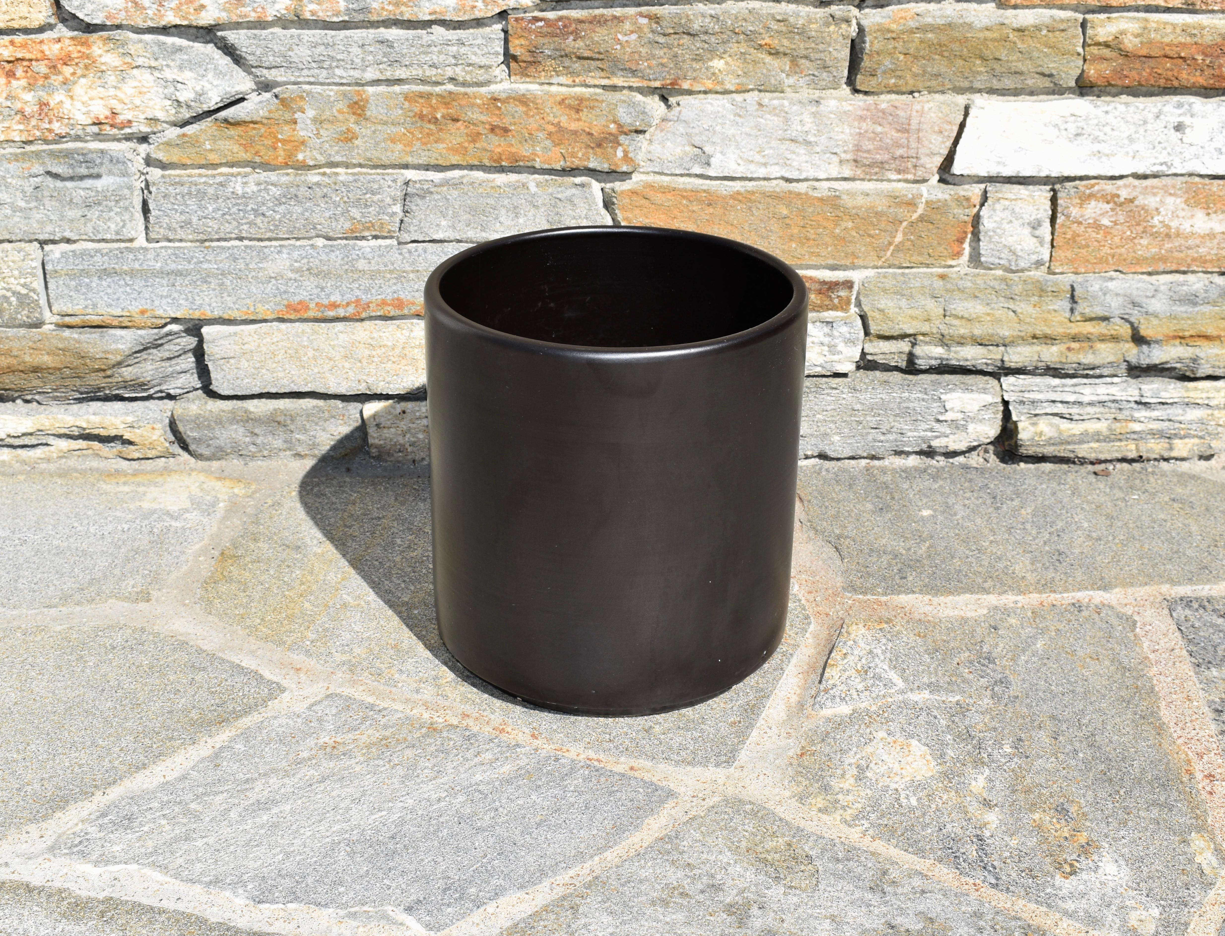 Gainey AC-8 Matte Black Planter Pot In Good Condition For Sale In Ferndale, MI