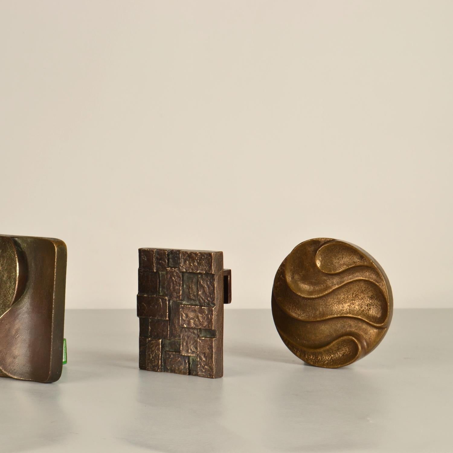 Architectural Push and Pull Door Handle in Bronze with Cubist Relief For Sale 2