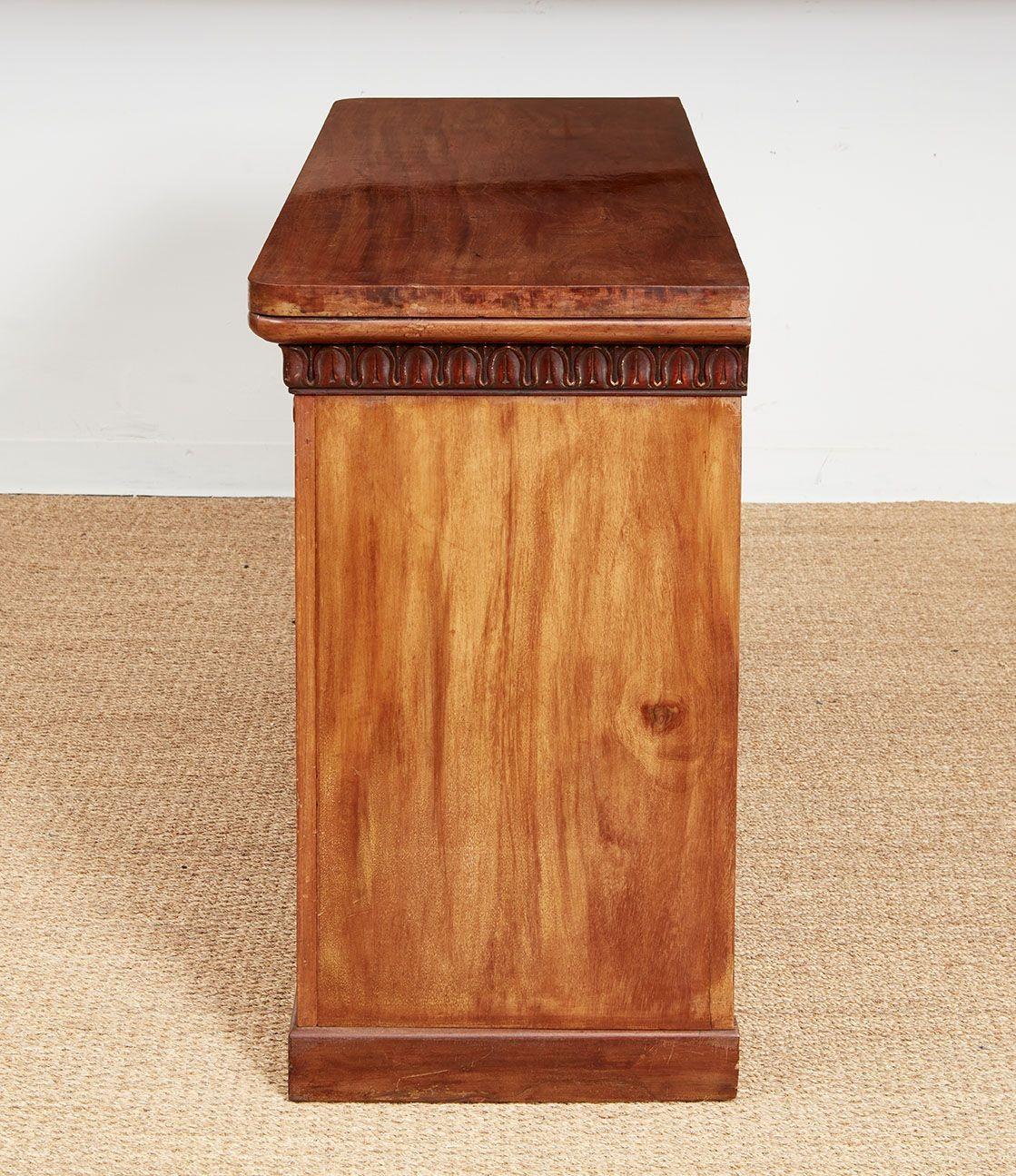 Architektonische Regency-Credenza im Zustand „Gut“ im Angebot in Greenwich, CT