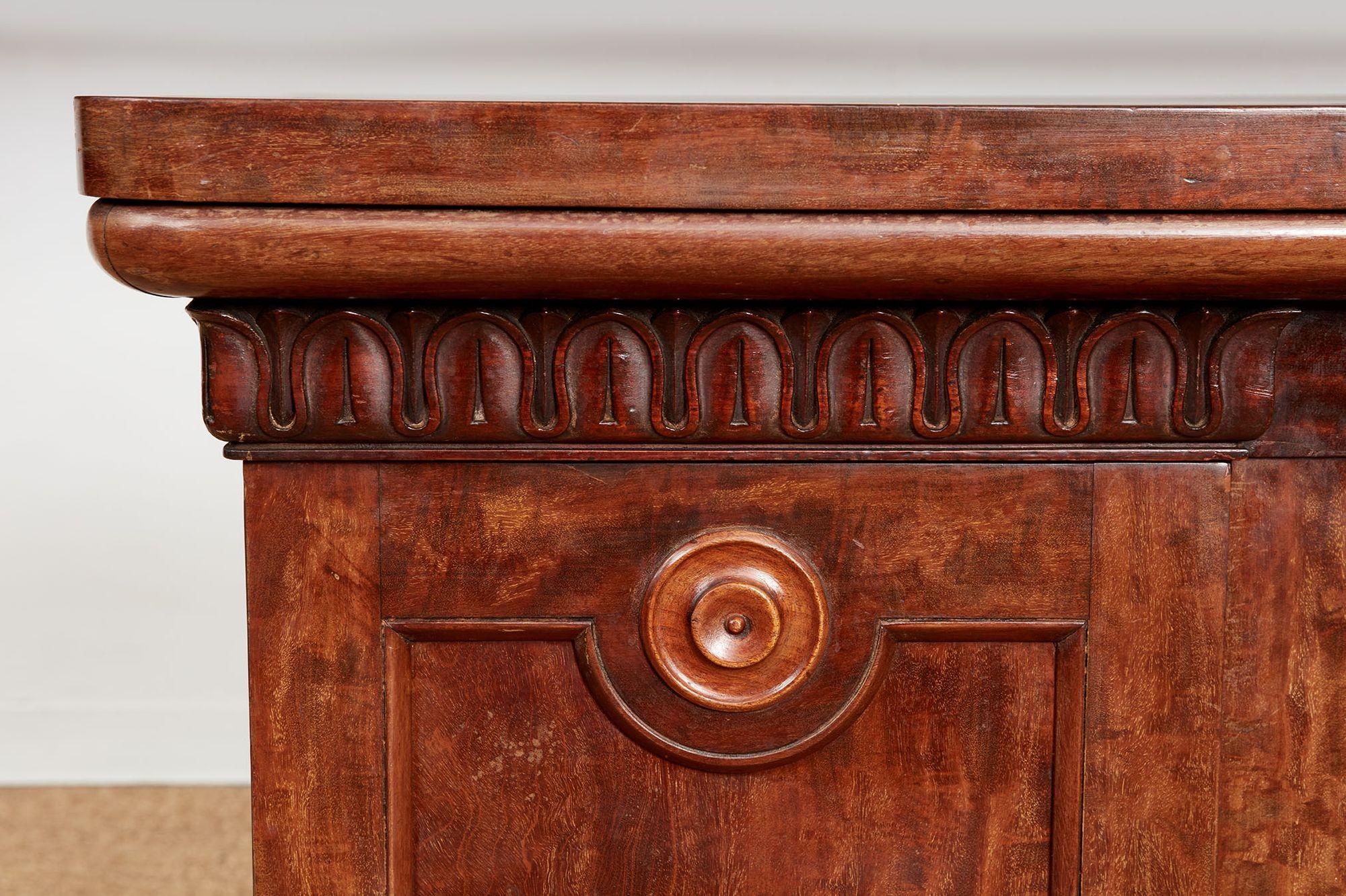 Architektonische Regency-Credenza (Mahagoni) im Angebot