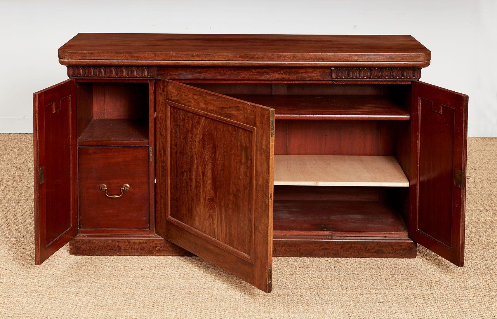 Architektonische Regency-Credenza im Angebot 1