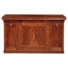 Serviertische aus Holz