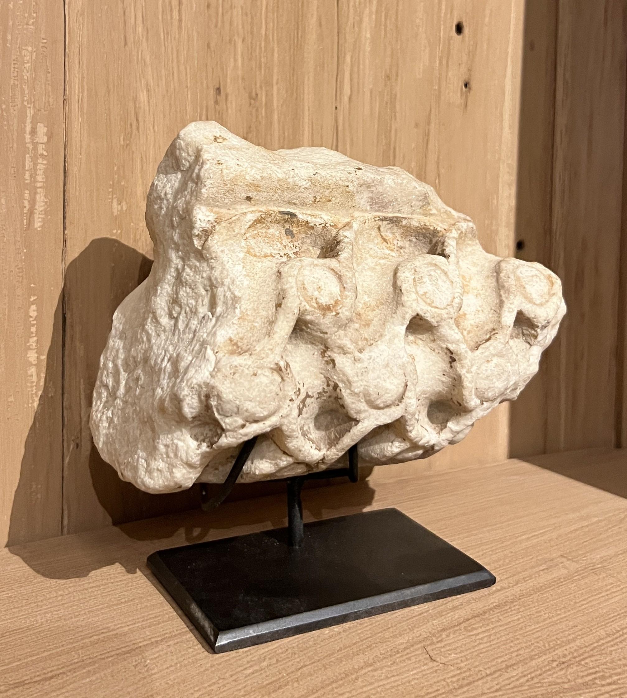 Marbre Frise architecturale de fragments romains en vente