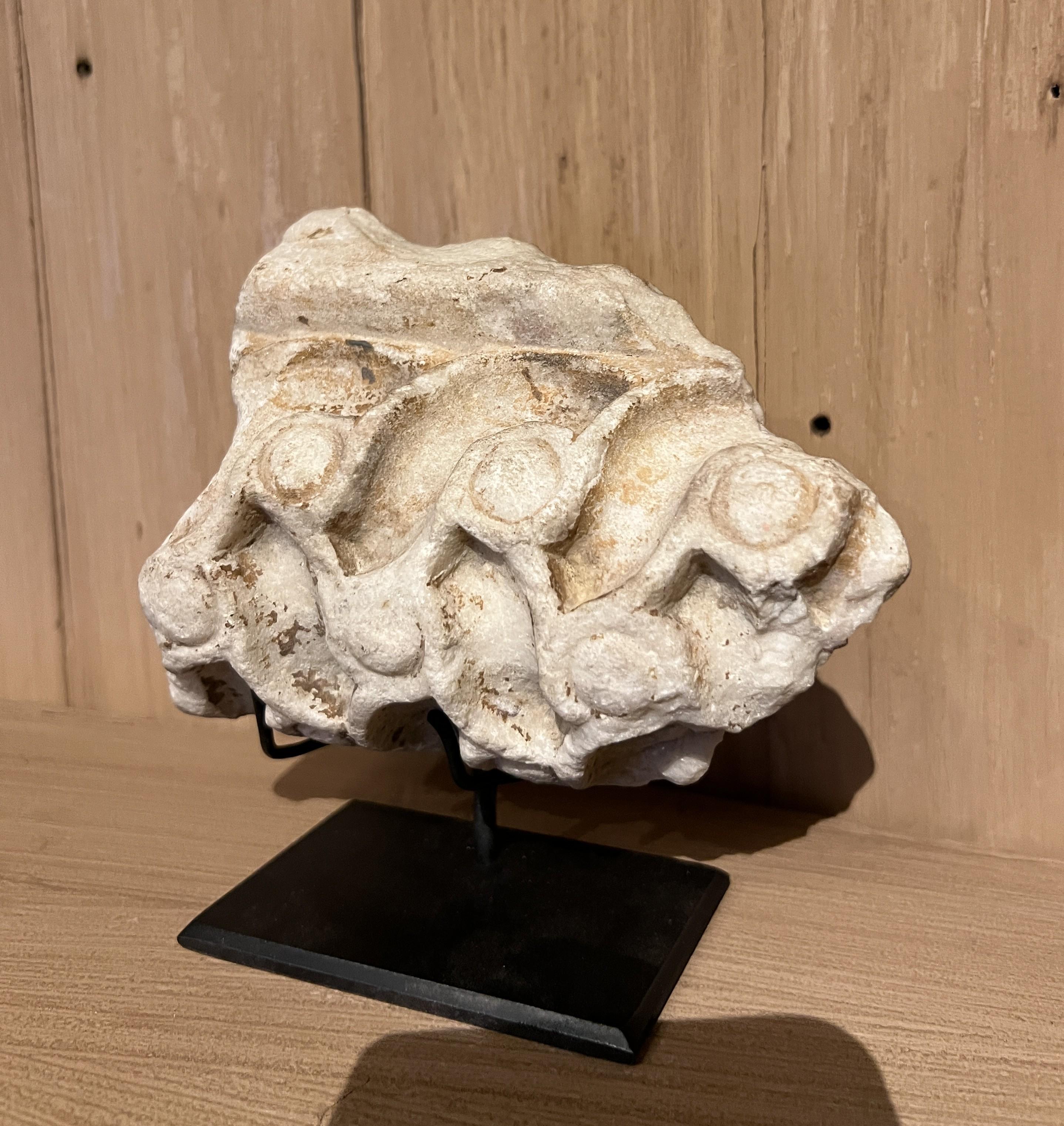 Frise architecturale de fragments romains en vente 1