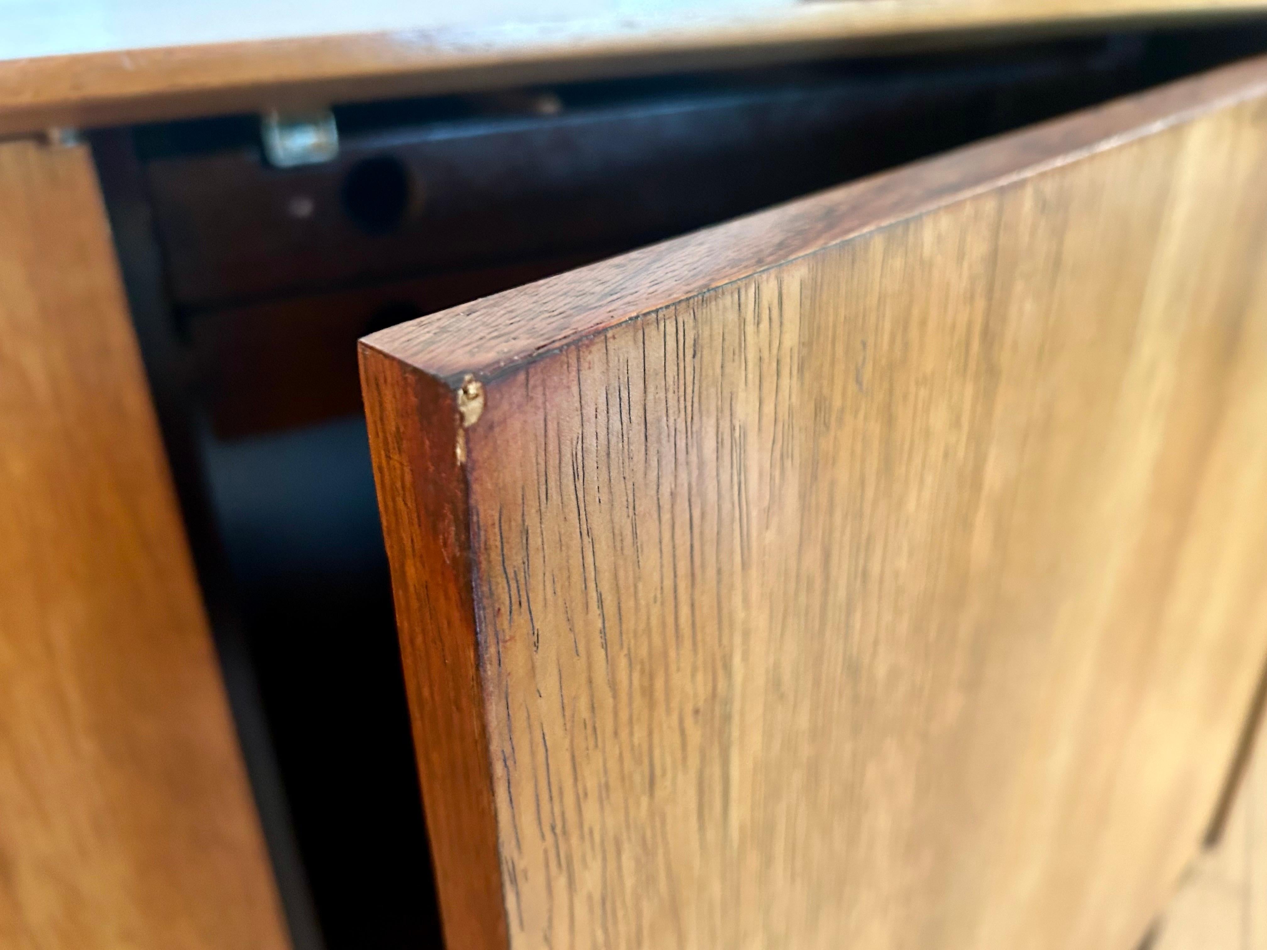 Credenza architettonica in palissandro Greta Grossman in vendita 3