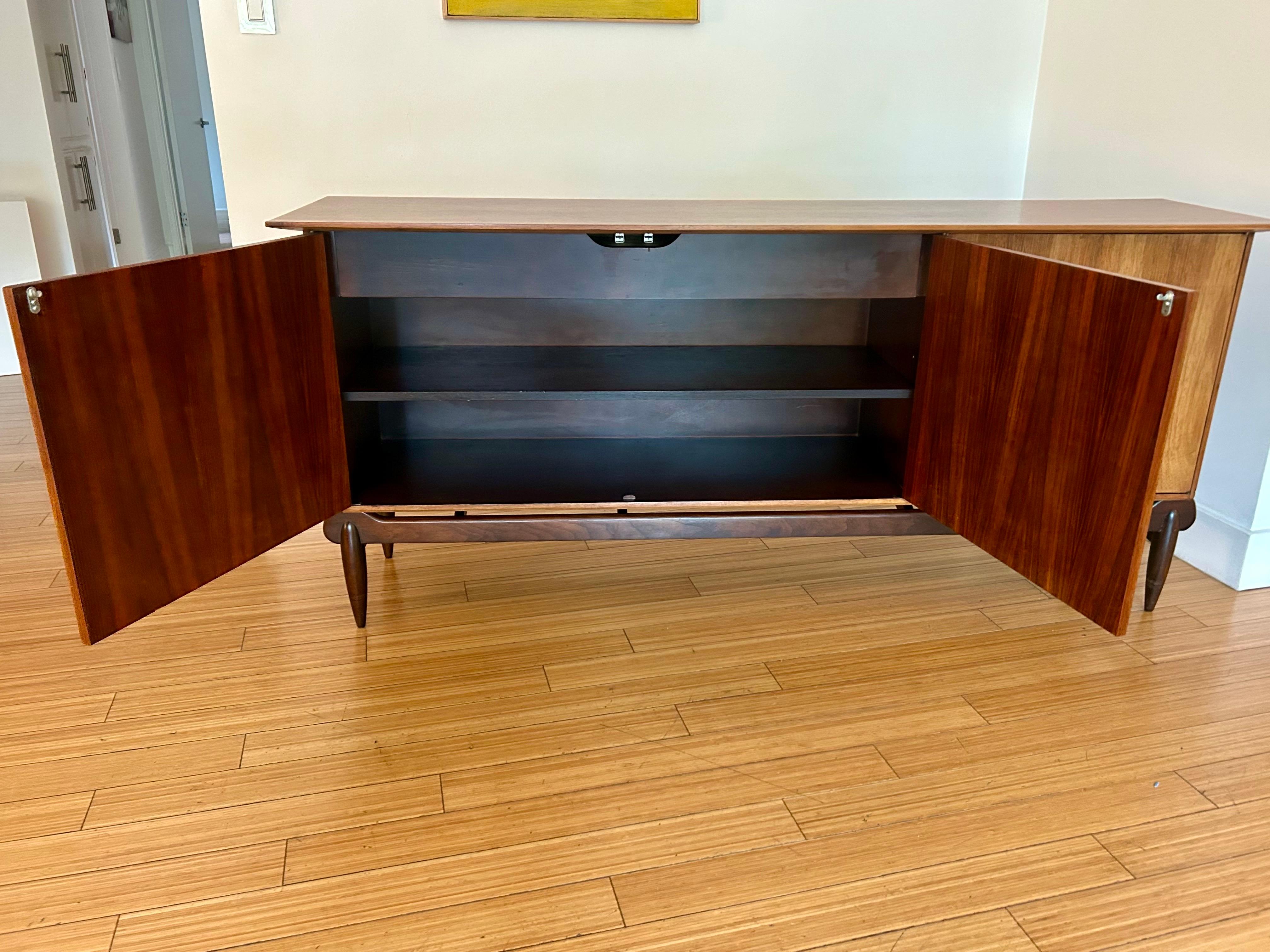 Credenza architettonica in palissandro Greta Grossman in vendita 7