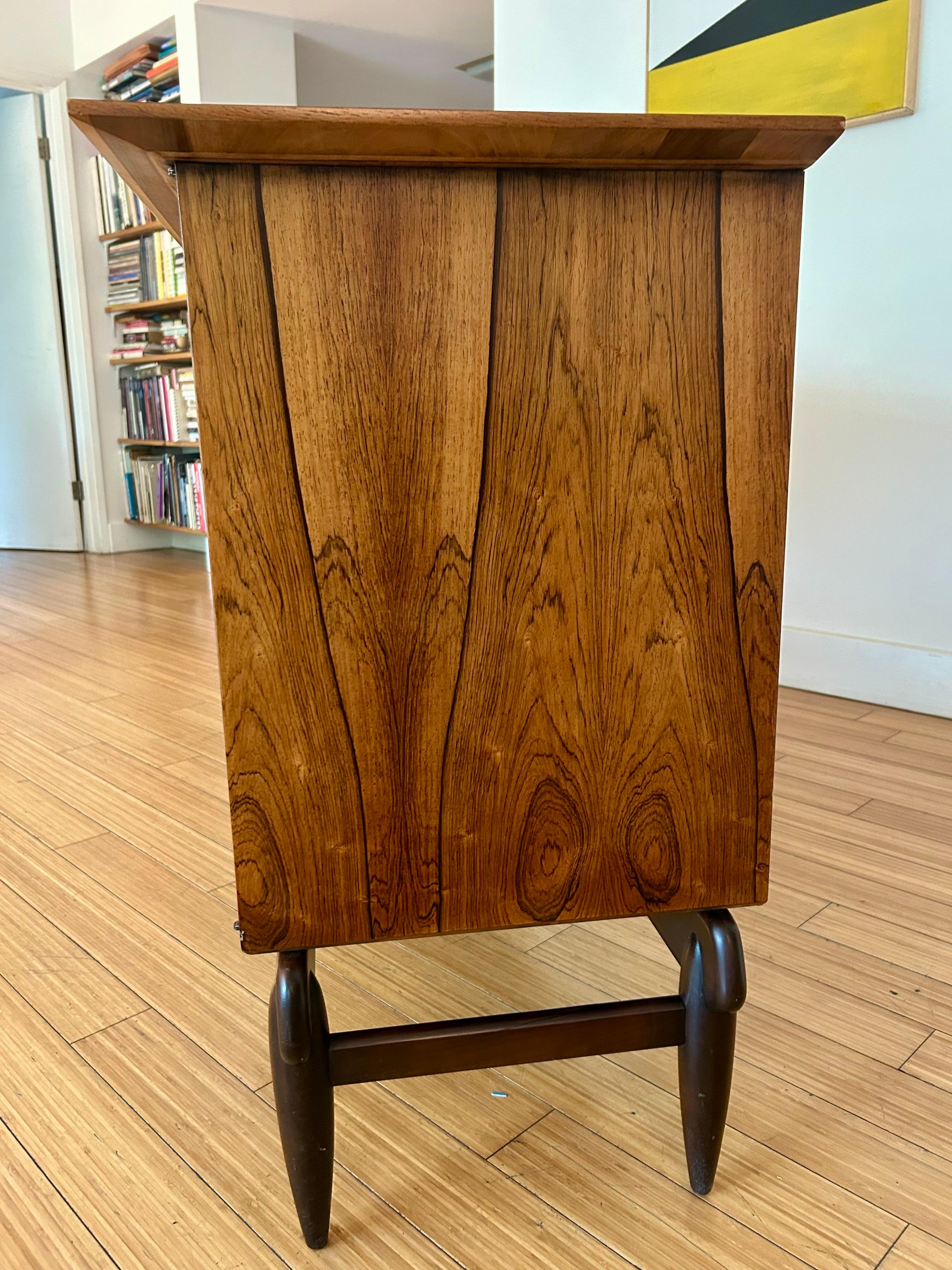 Falegnameria Credenza architettonica in palissandro Greta Grossman in vendita