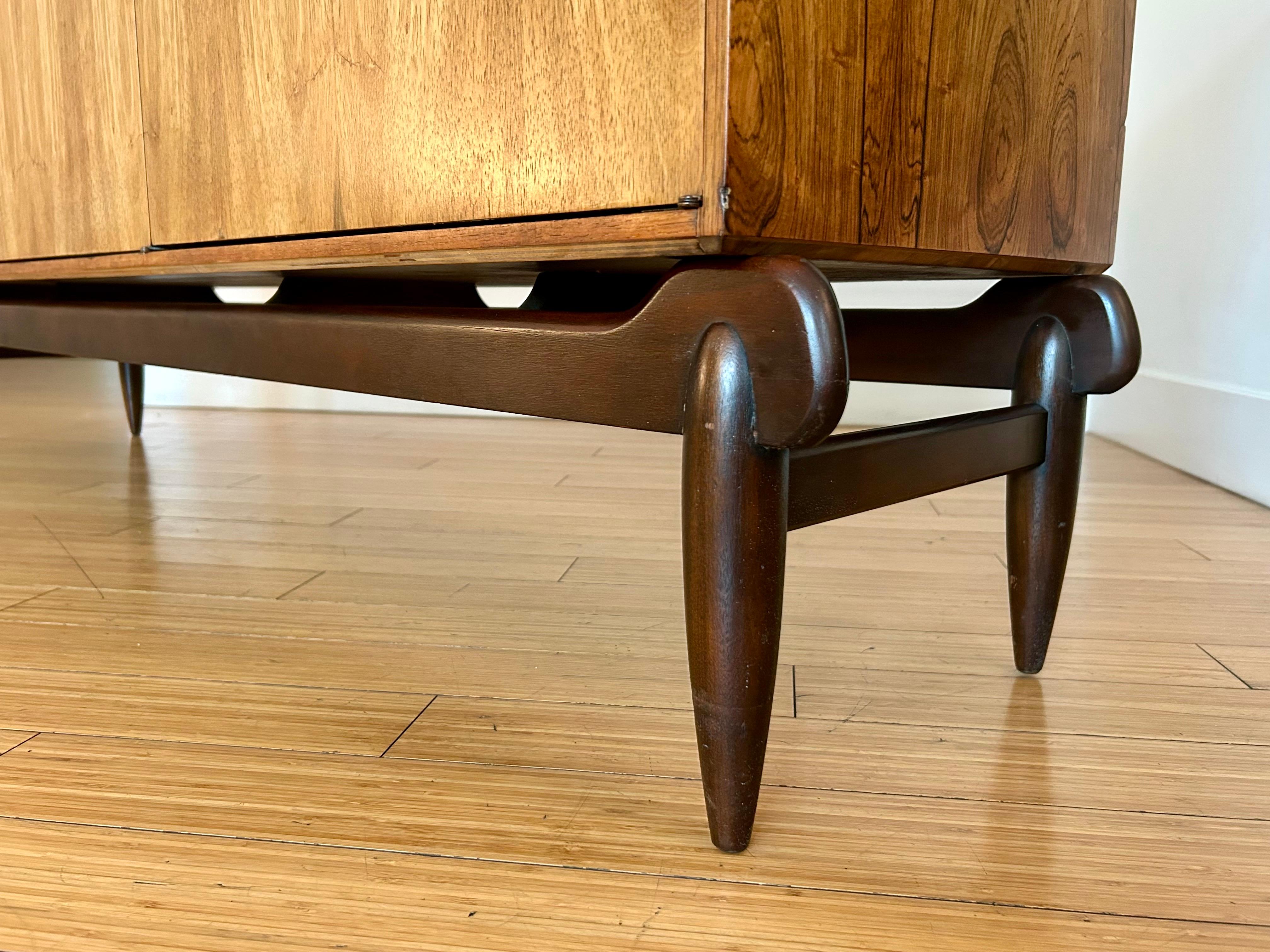 Credenza architettonica in palissandro Greta Grossman in vendita 1