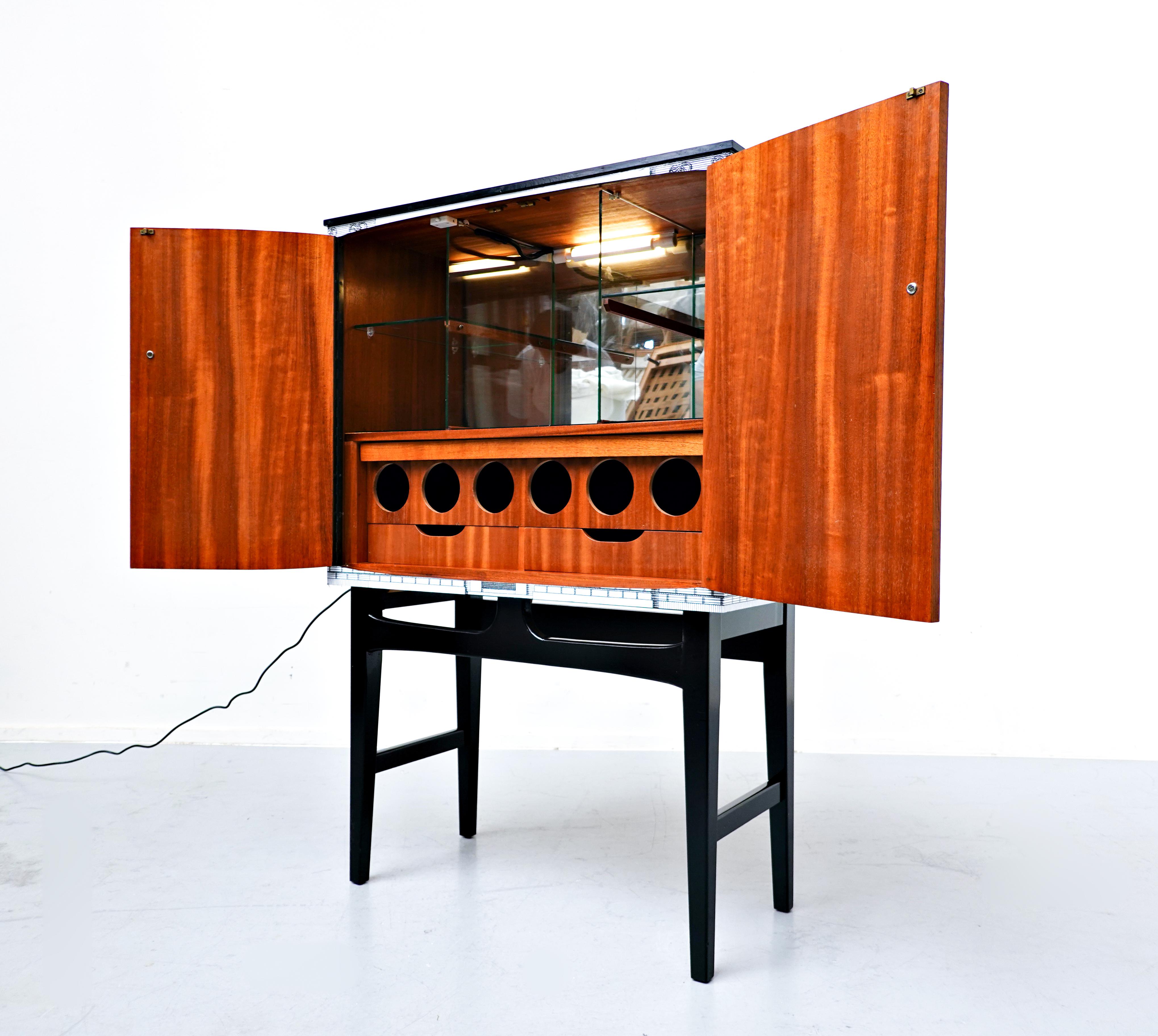 Mid-Century Modern Architectural Scene Italian Cabinet In Good Condition In Brussels, BE