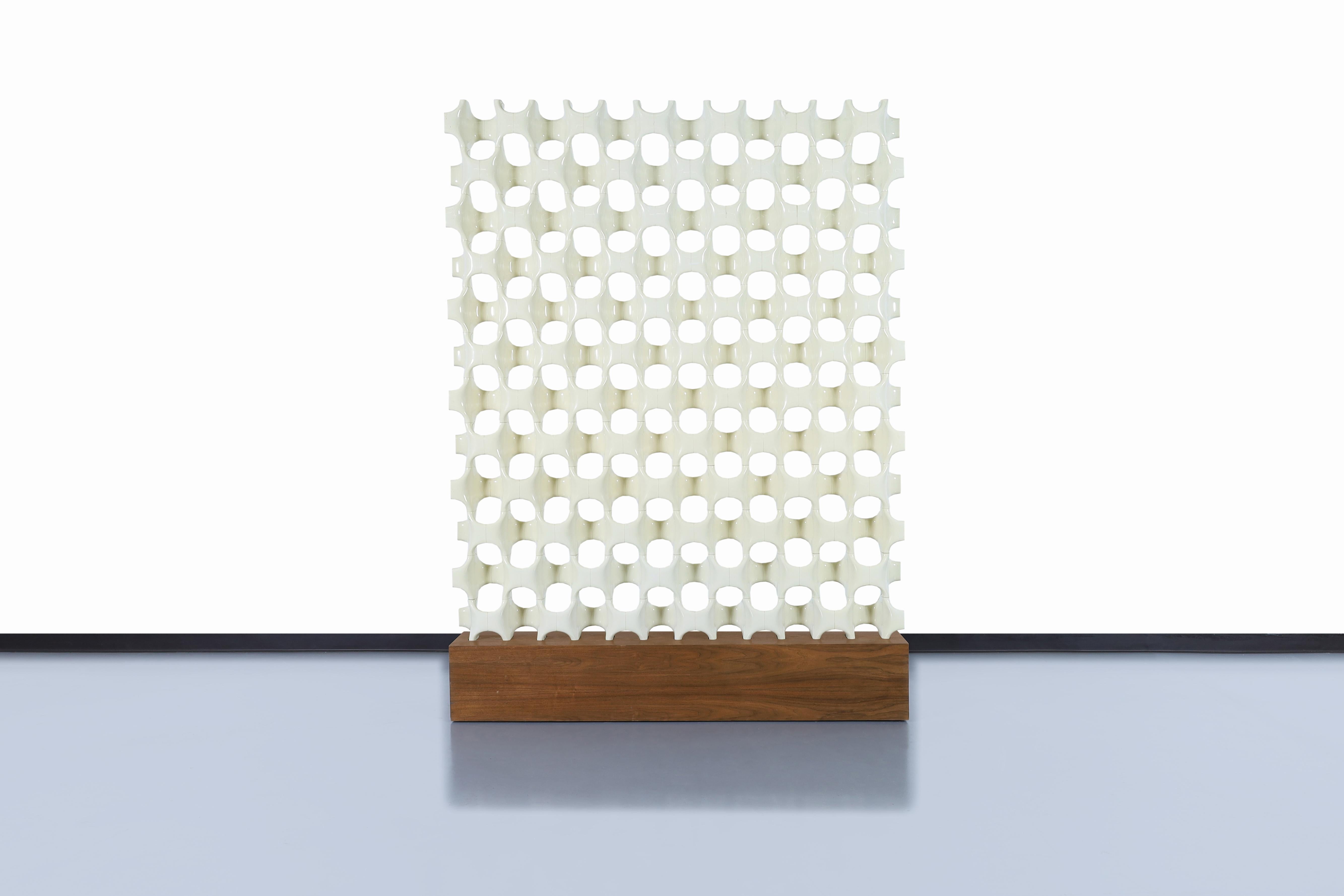 Stunning architectural “Sculpta-Grille” freestanding room divider by Richard Harvey for Harvey Design Workshop, Inc. in the United States, circa 1960s. Richard Harvey's vast knowledge of plastics resin and his concern to create something beyond a