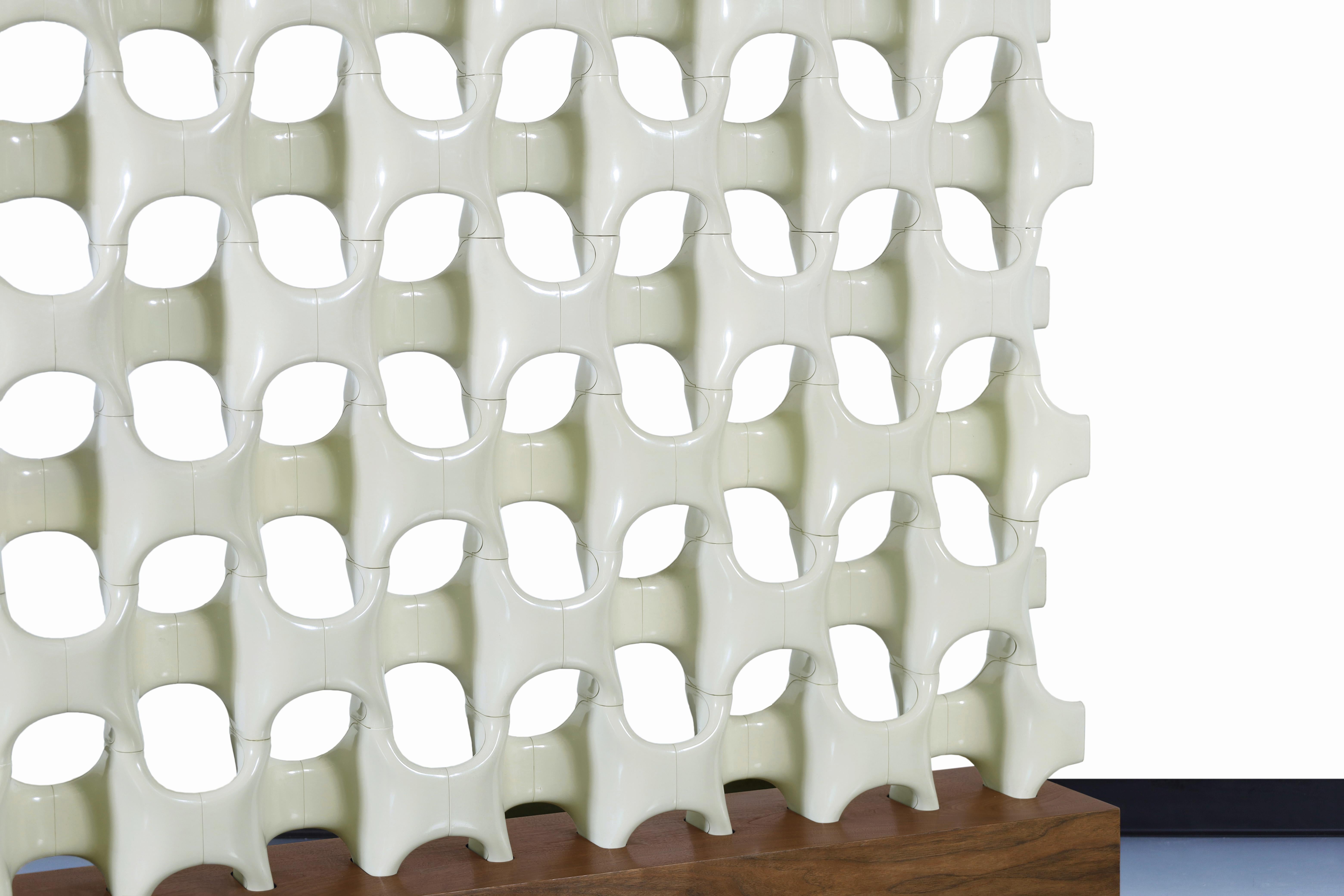 Architektonischer freistehender Raumteiler „Sculpta-Grille“ von Richard Harvey im Zustand „Gut“ im Angebot in North Hollywood, CA