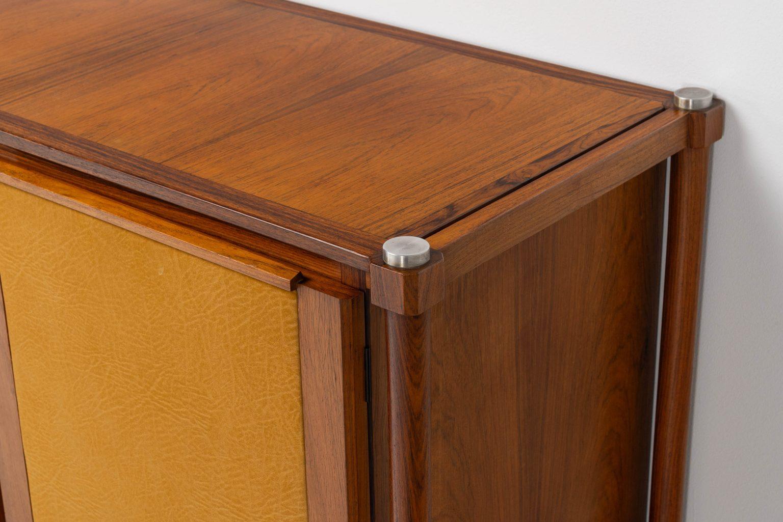 Architektonisches Sideboard mit Alcantara-Türen, Italien, 1950 im Angebot 3