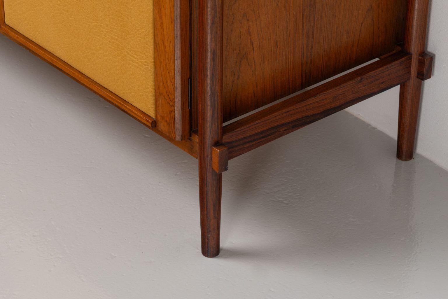 Architektonisches Sideboard mit Alcantara-Türen, Italien, 1950 im Angebot 4
