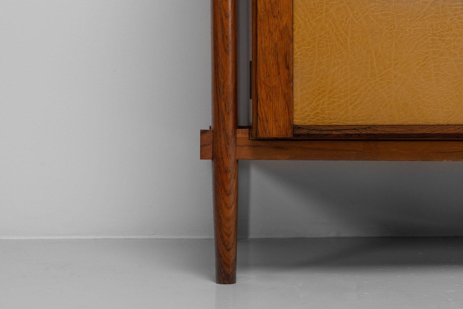 Architektonisches Sideboard mit Alcantara-Türen, Italien, 1950 im Angebot 6