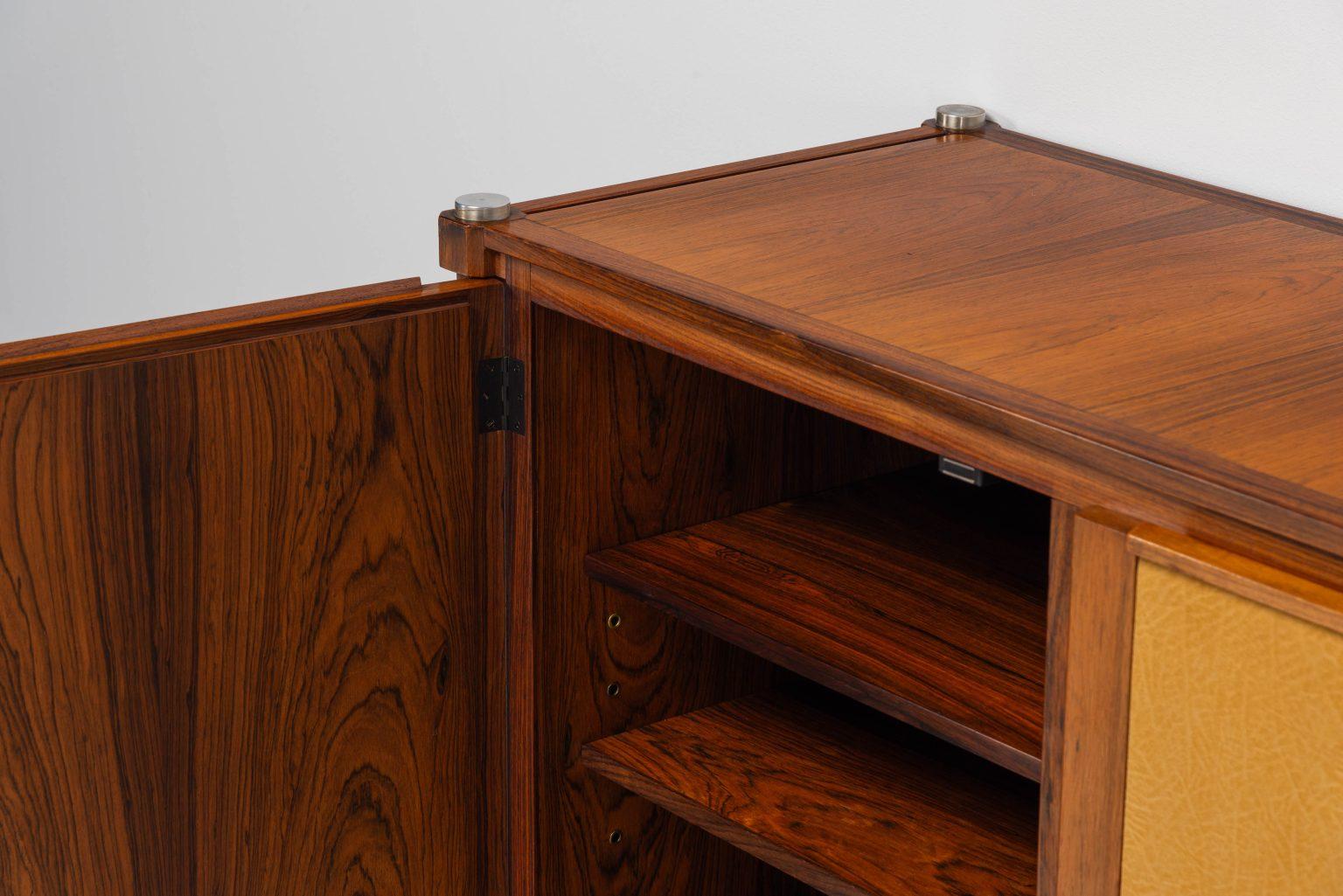 Architektonisches Sideboard mit Alcantara-Türen, Italien, 1950 im Angebot 9