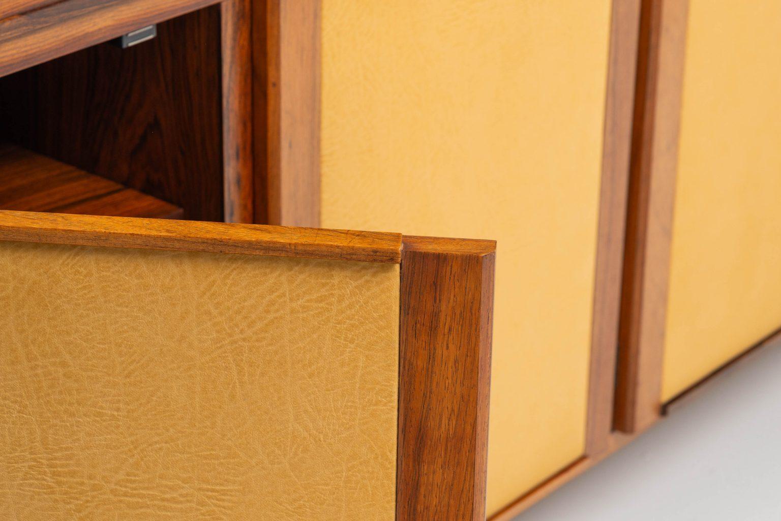 Architektonisches Sideboard mit Alcantara-Türen, Italien, 1950 im Angebot 10