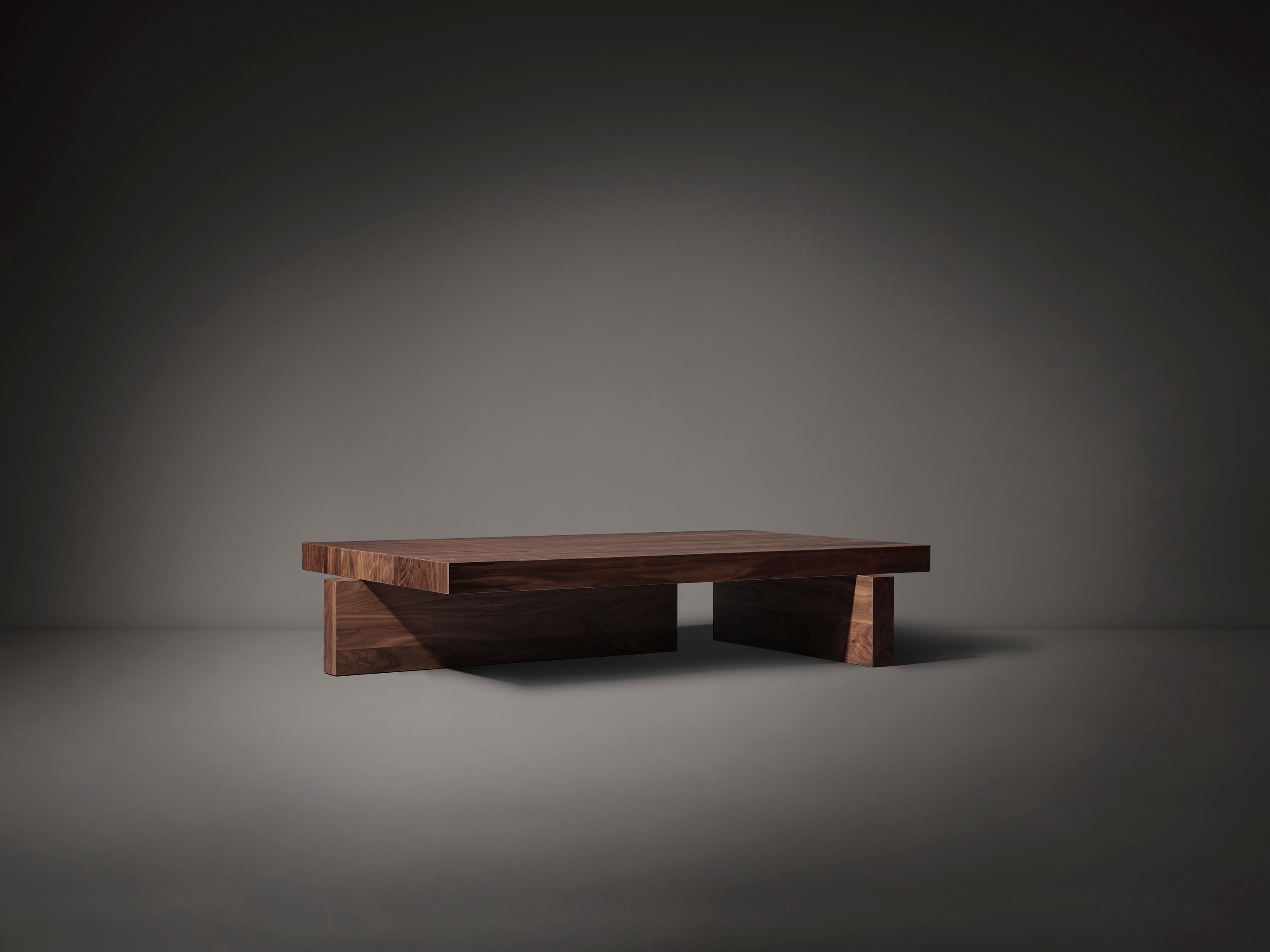 Architektonischer Hari Couchtisch aus massivem Eichenholz im Angebot 2