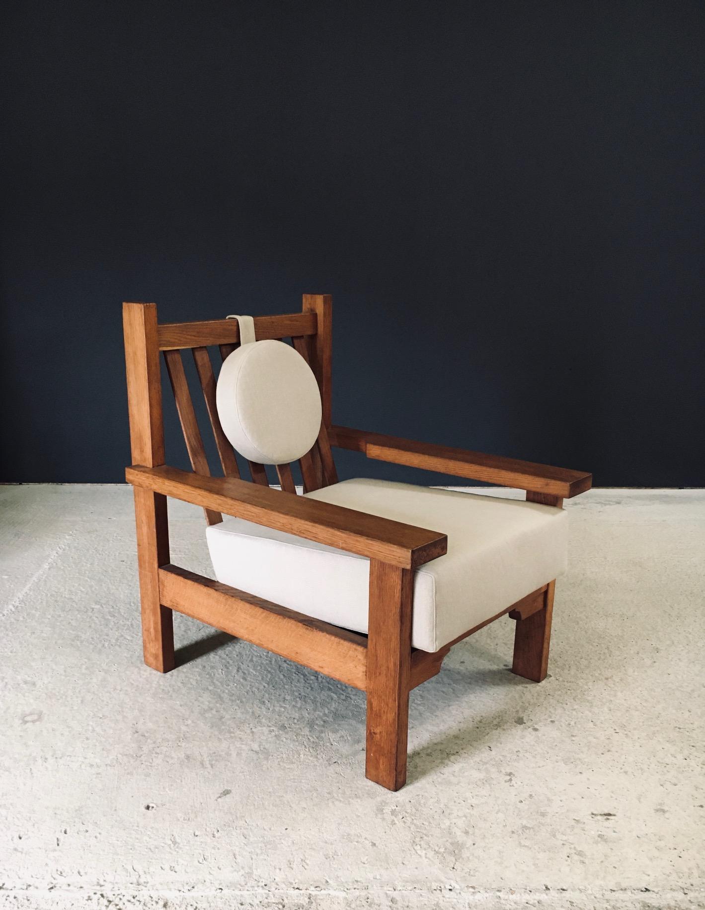 Vintage Architectural Square Brutalist Design Oak Lounge Chair. Made in Belgium, 1950's / 60's period. Solid Oak constructed armchair with open slat back. Refitted with high quality newly made seat and back cushions. This fauteuil comes in very good