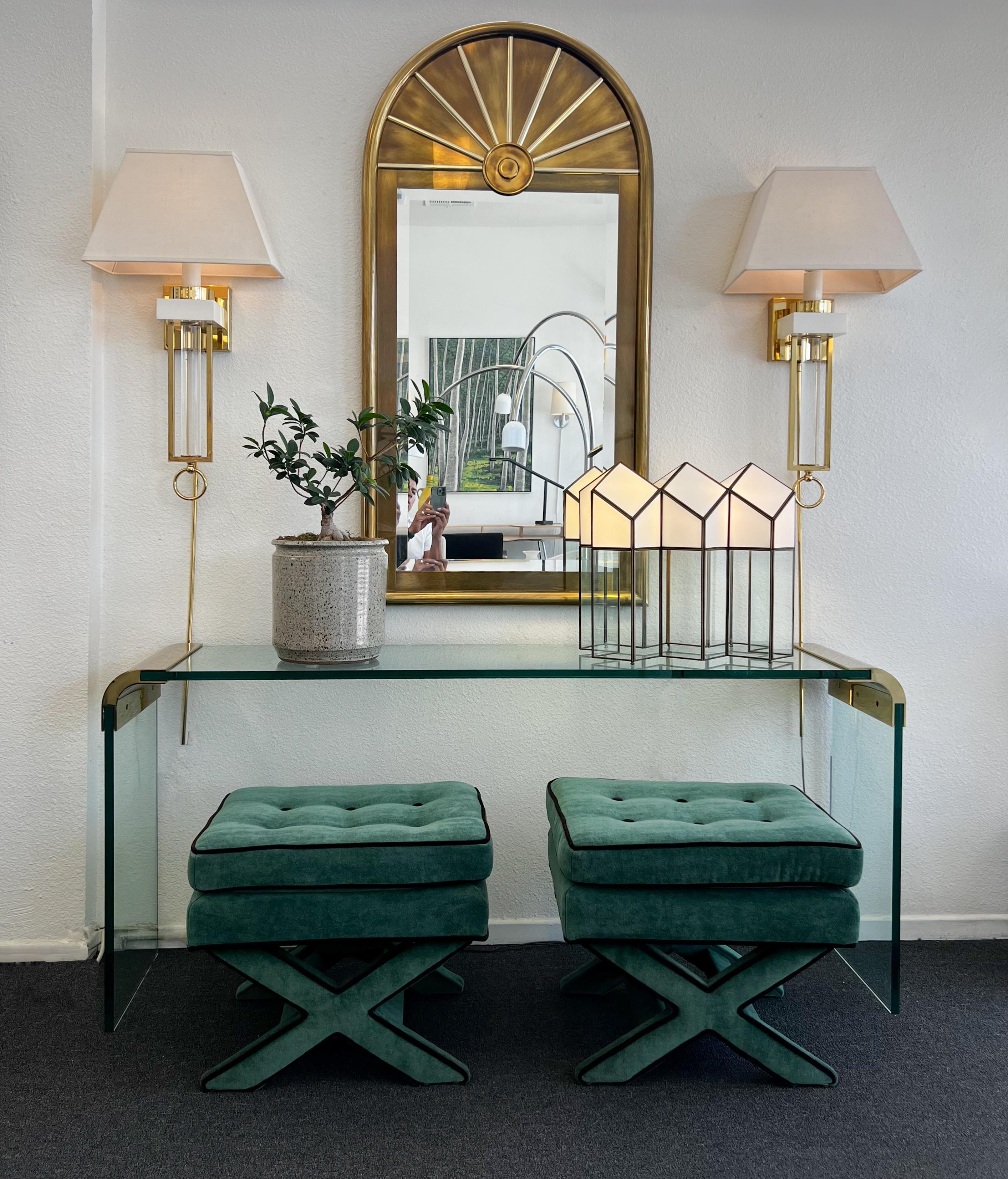 Lampe de bureau architecturale en verre teinté et laiton en vente 1