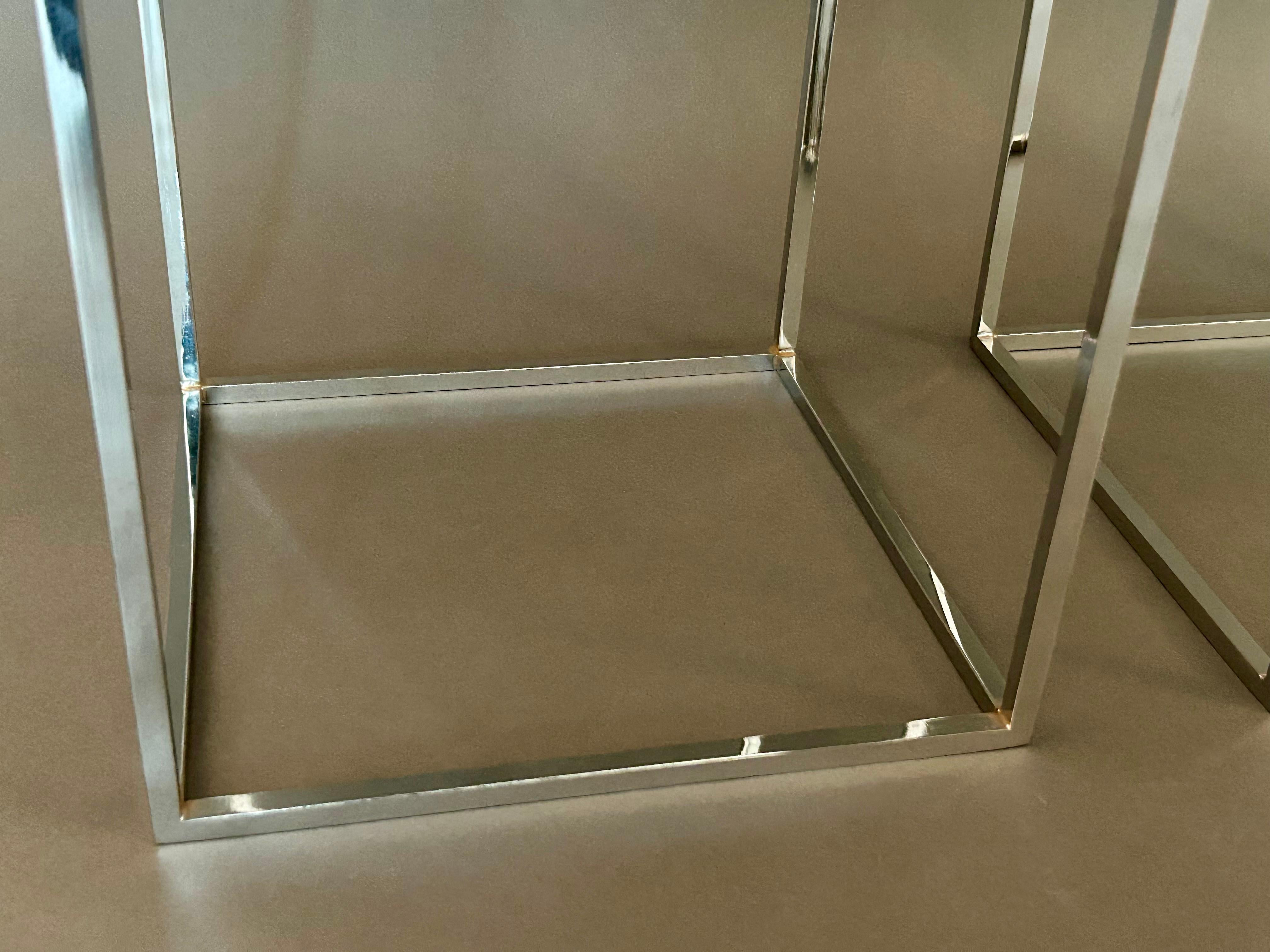 Pedestales de acero arquitectónico con tableros laminados en Bueno estado para la venta en Los Angeles, CA