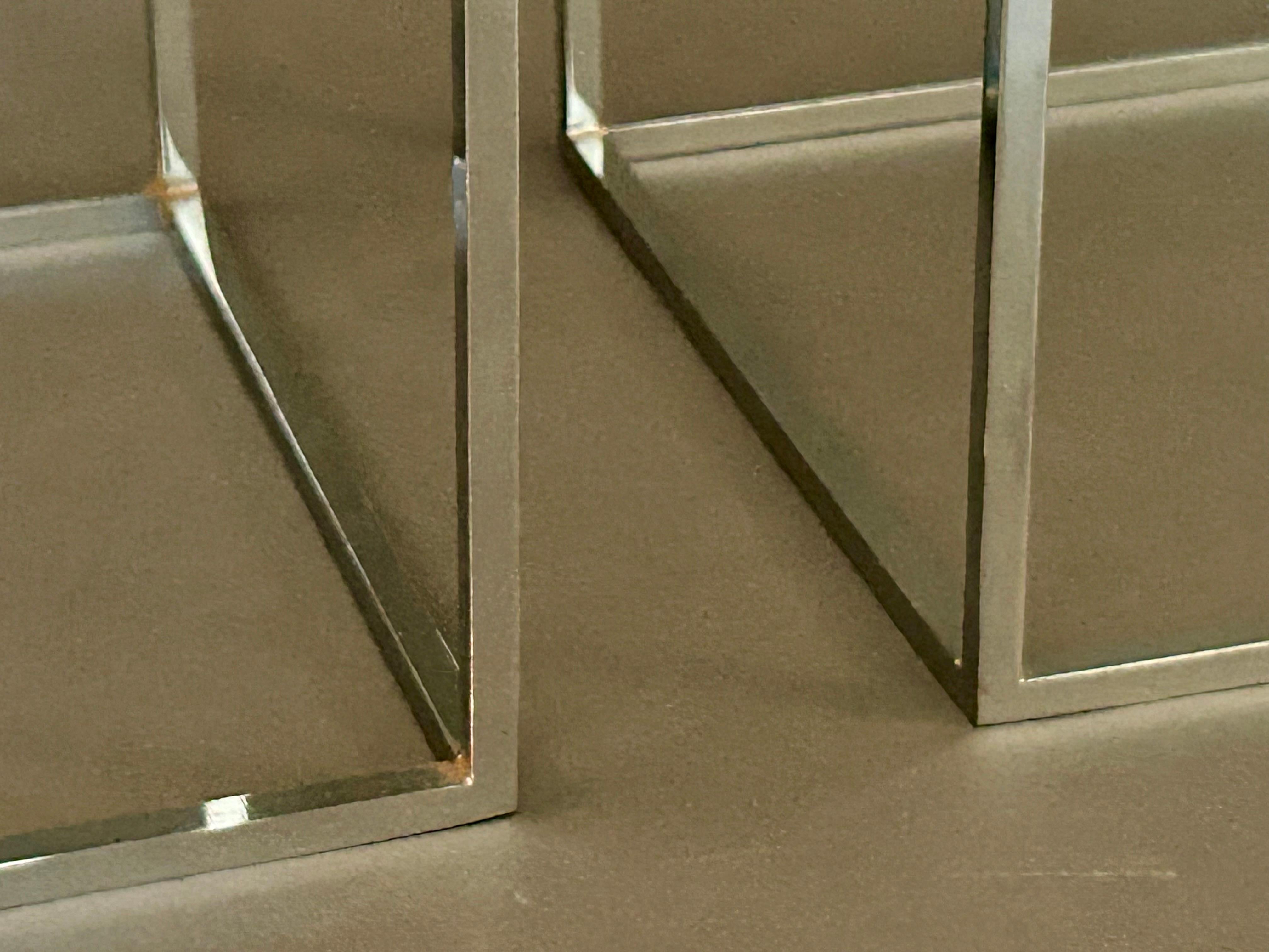 Pedestales de acero arquitectónico con tableros laminados siglo XX en venta