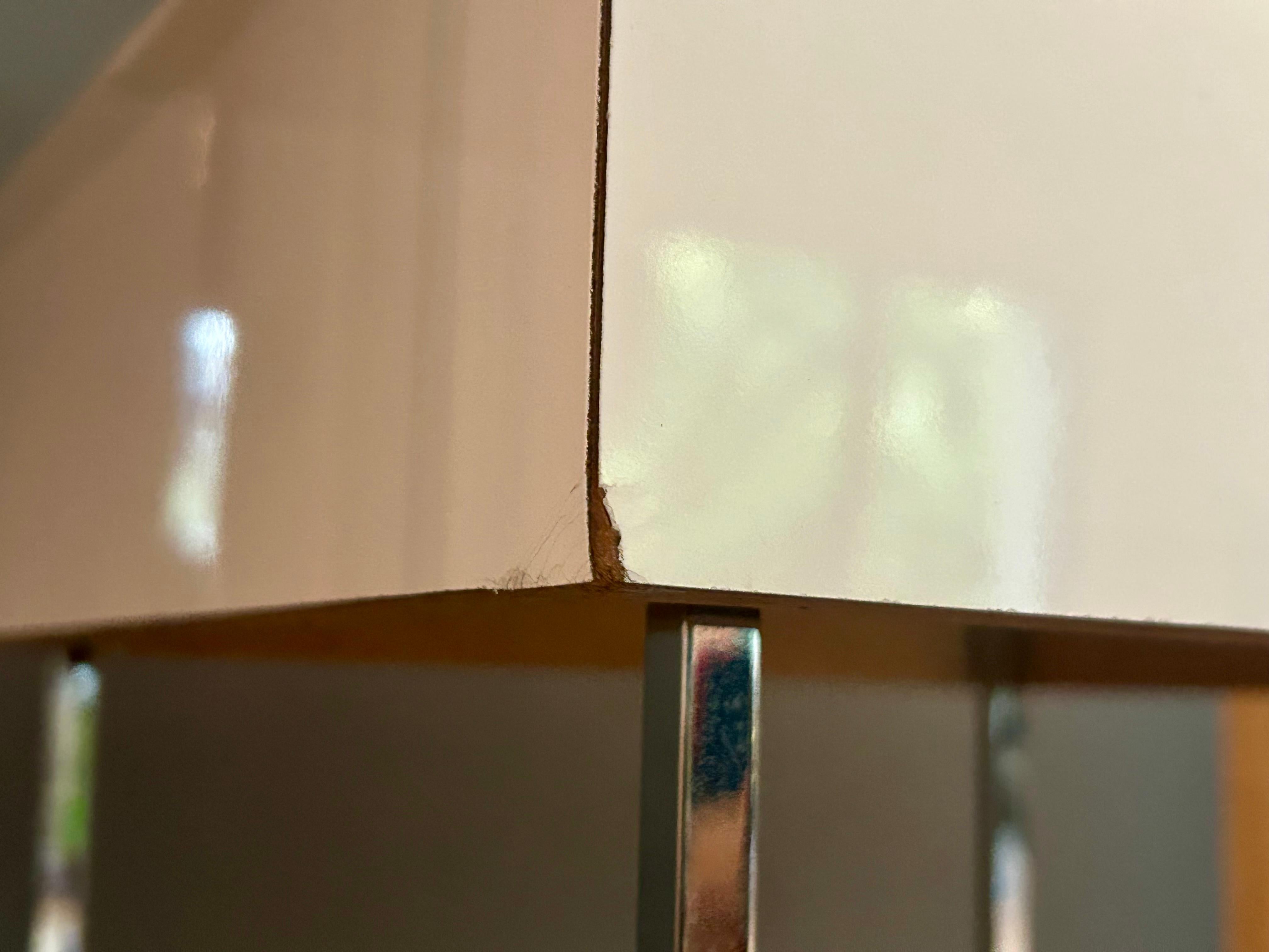 Pedestales de acero arquitectónico con tableros laminados en venta 1