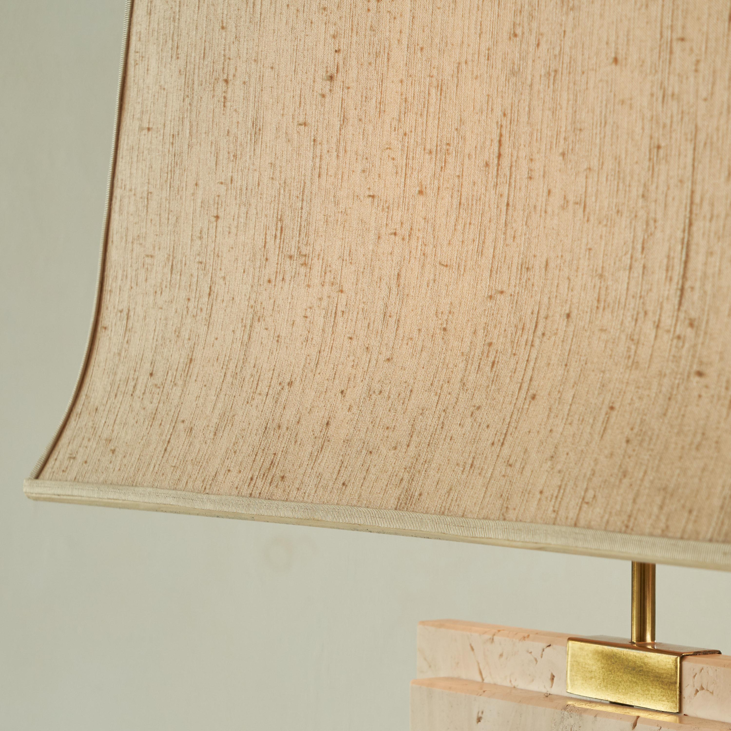 Architectural Table Lamp in Travertine and Brass, Belgium, 1970s For Sale 3