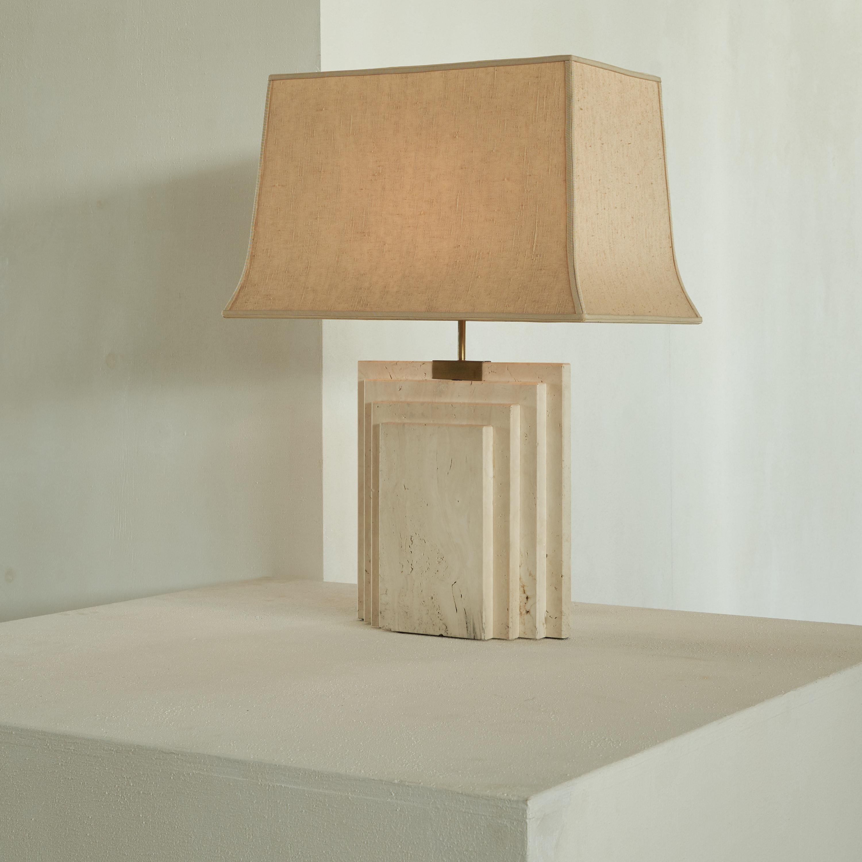 Architectural Table Lamp in Travertine and Brass, Belgium, 1970s For Sale 2